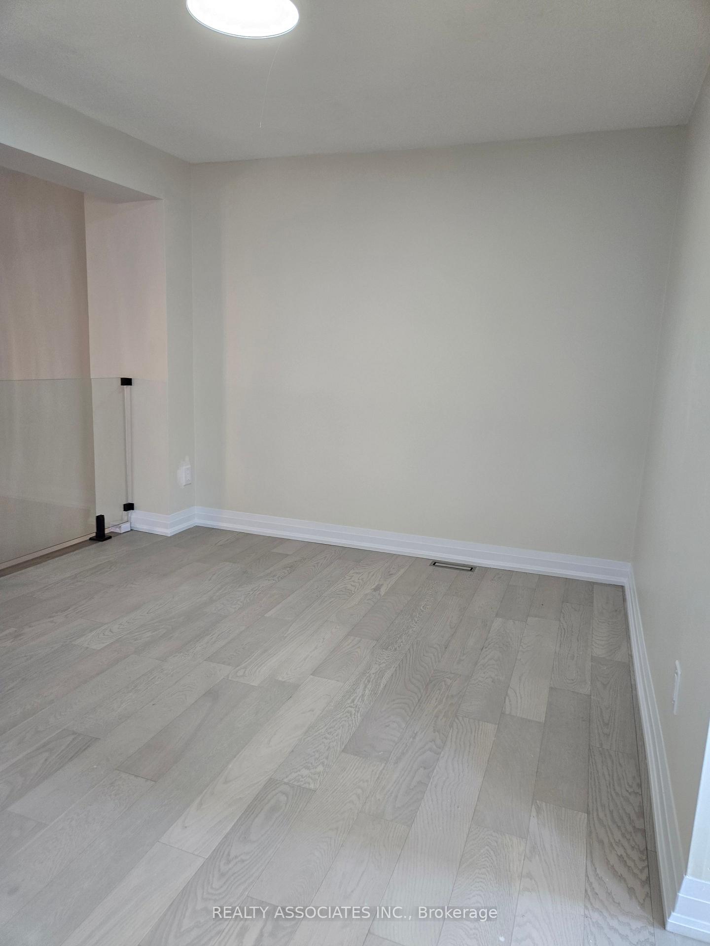 3 Bedrooms Condo at 2 Stonehill, Toronto For sale