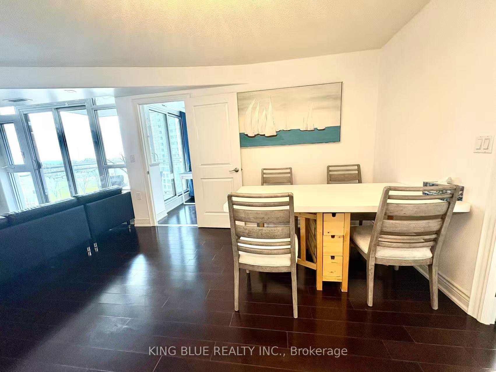 3 Bedrooms Condo at 35 Bastion,  Toronto For sale