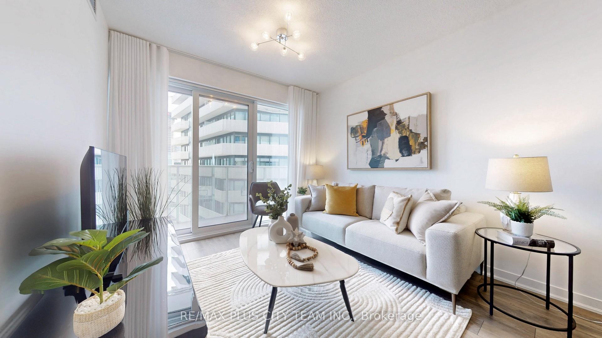 2 Bedrooms Condo at 100 Harbour, Toronto For sale