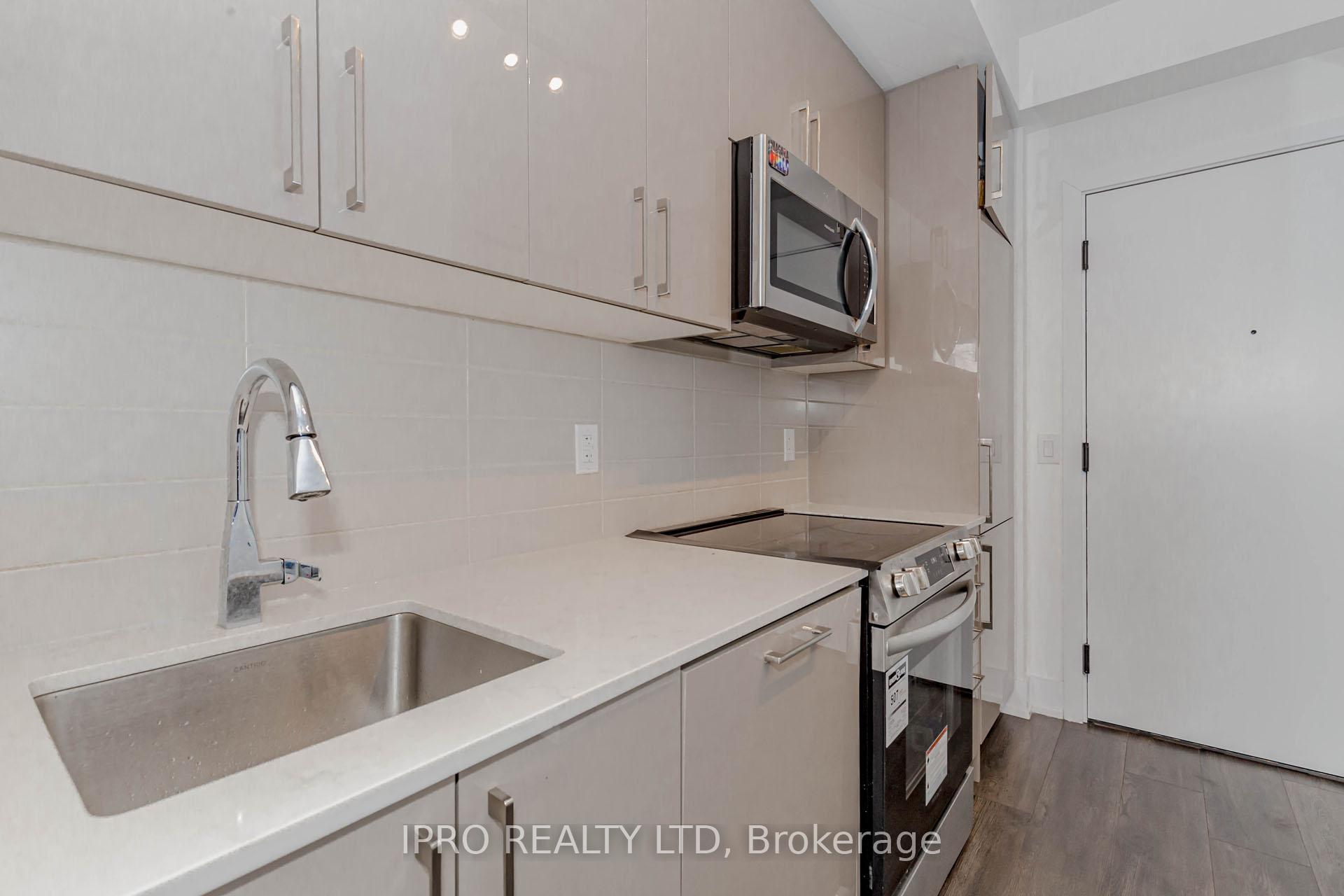 2 Bedrooms Condo at 2450 OLD BRONTE, Oakville For sale
