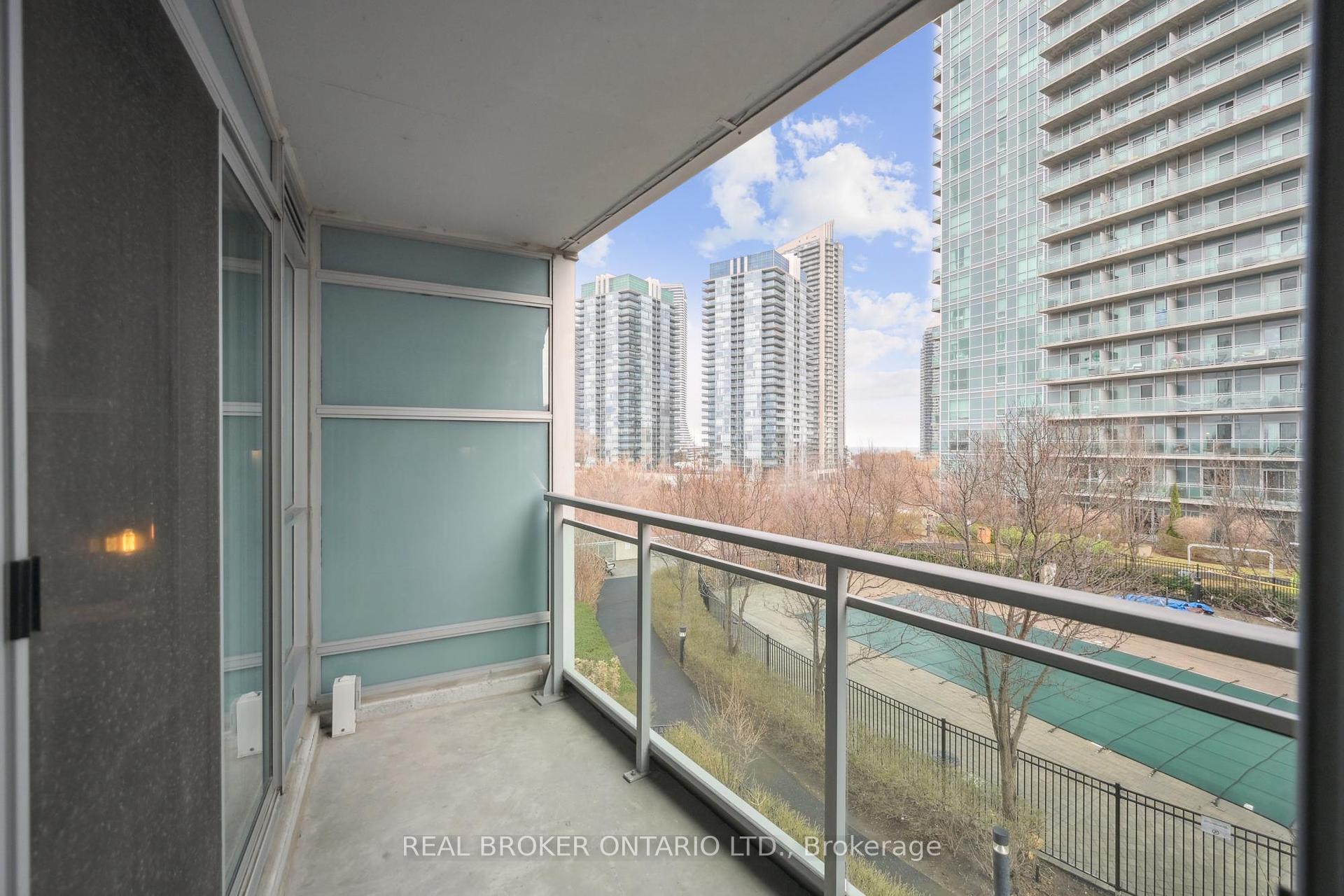 3 Bedrooms Condo at 185 Legion, Toronto For sale