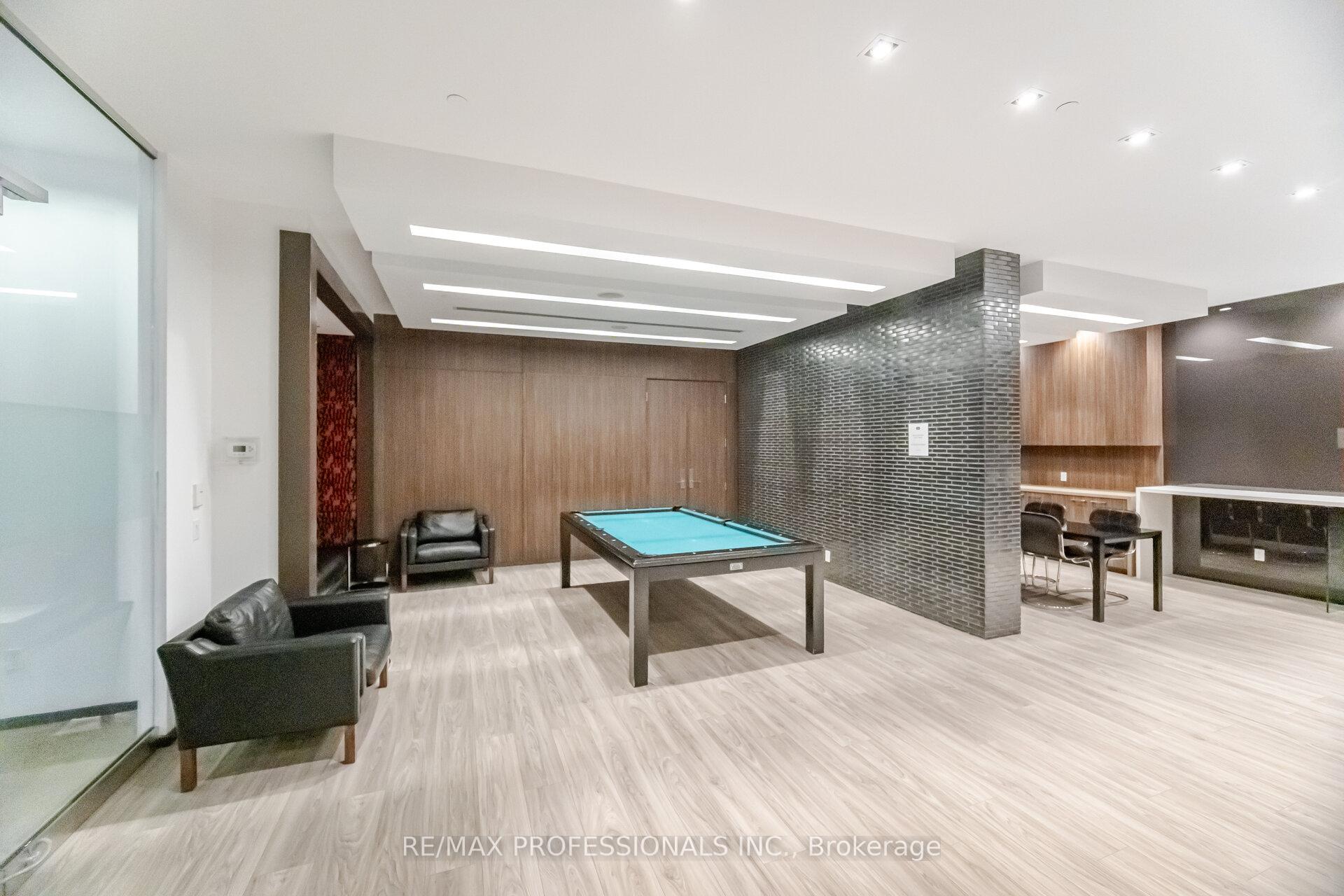 2 Bedrooms Condo at 1030 King, Toronto For sale