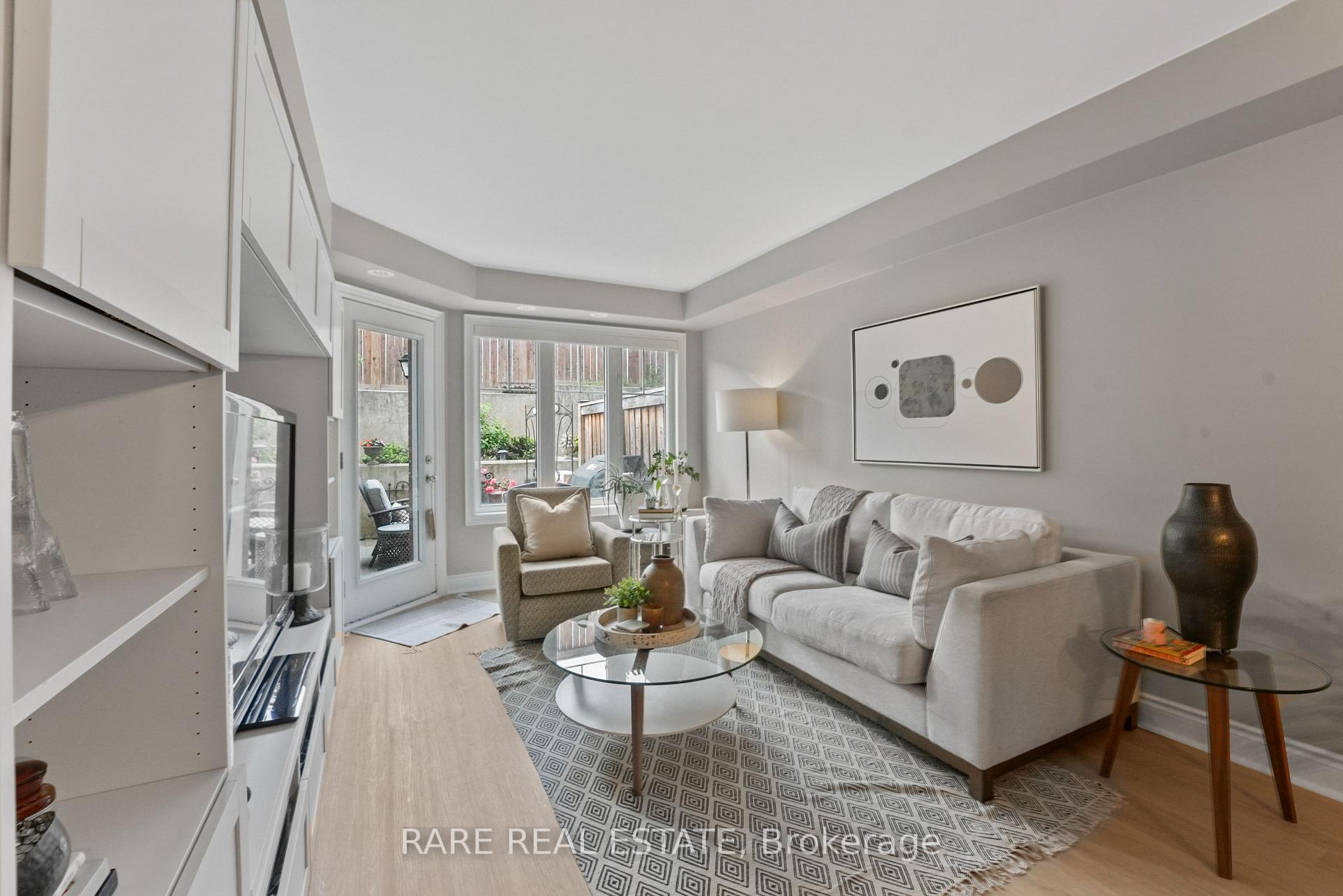 2 Bedrooms Condo at 2420 Baronwood, Oakville For sale