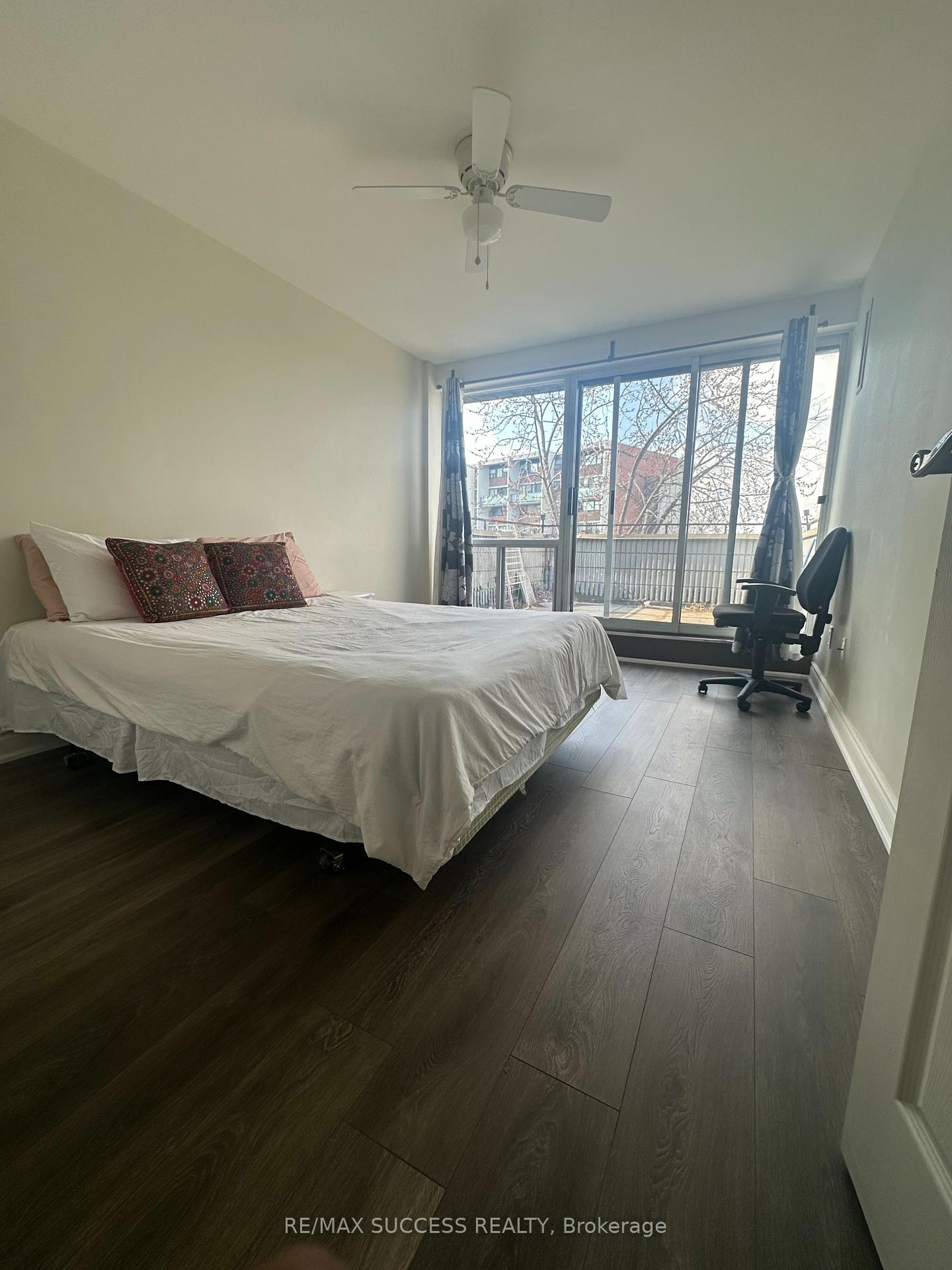 3 Bedrooms Condo at 2095 Roche, Mississauga For sale