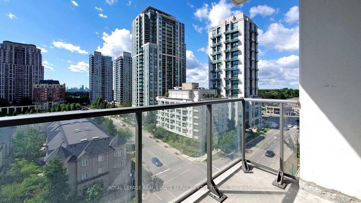 2 Bedrooms Condo at 28 Avondale, Toronto For sale
