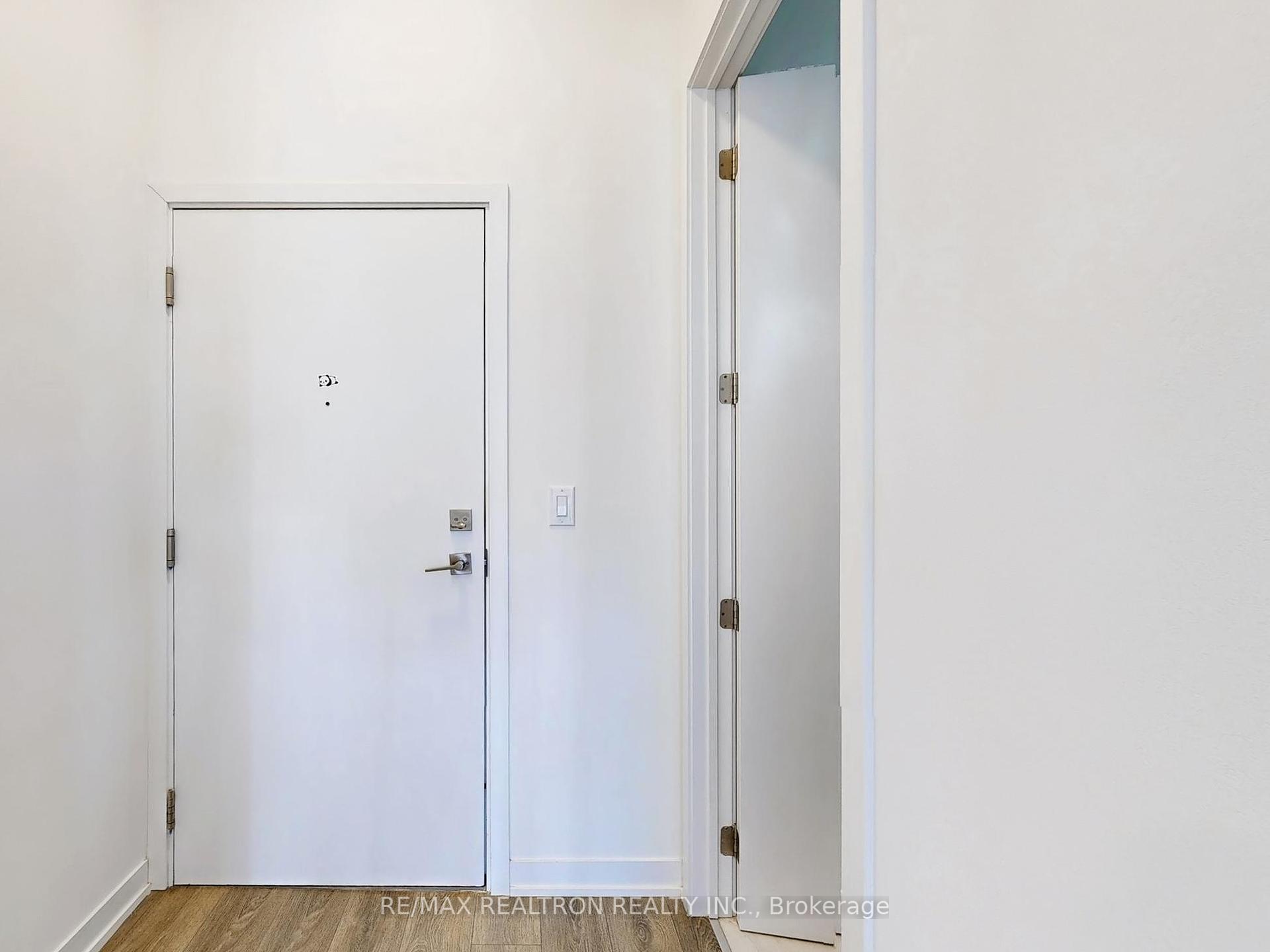 2 Bedrooms Condo at 160 Canon Jackson, Toronto For sale