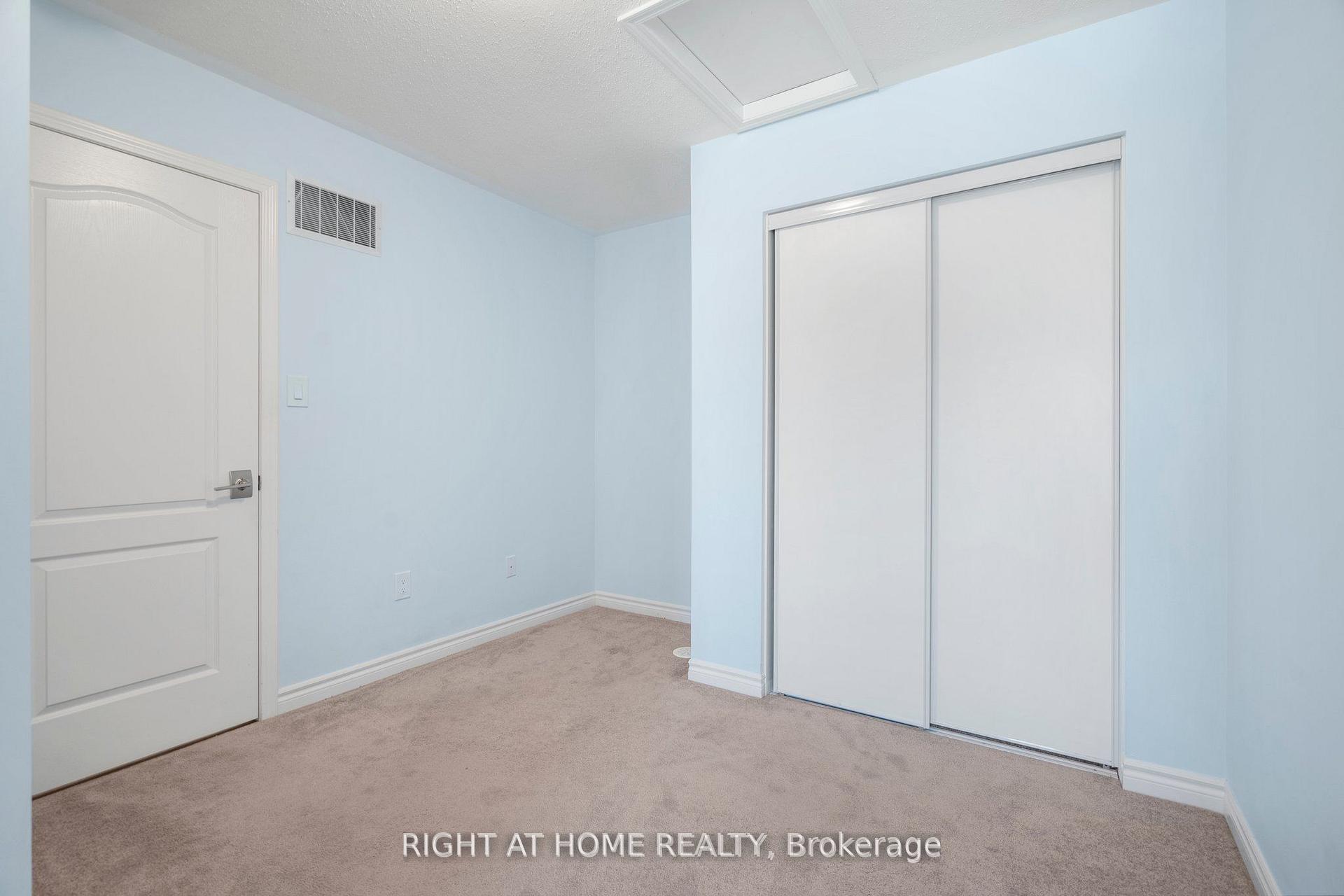 3 Bedrooms Condo at 25 Heron Park, Toronto For sale
