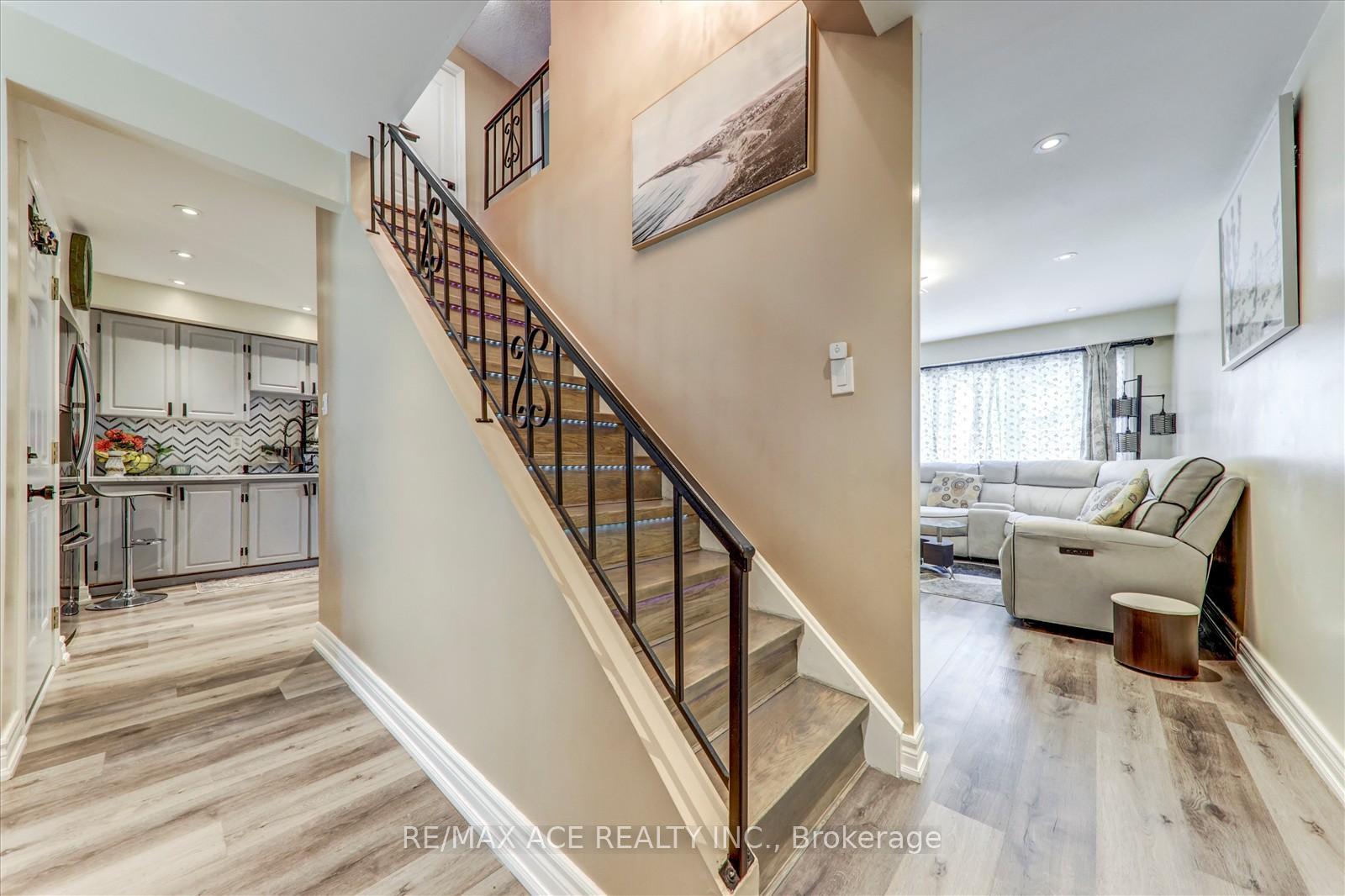 3 Bedrooms Condo at 82 St. Andrews, Hamilton For sale