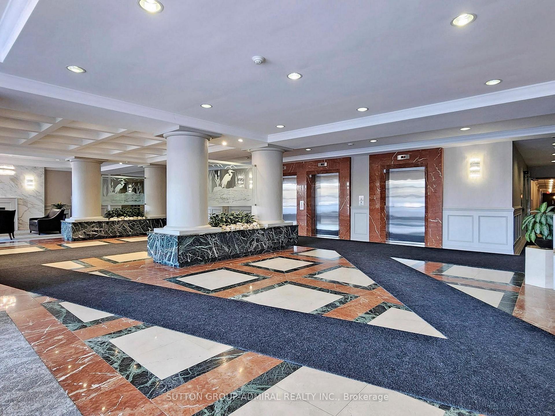 2 Bedrooms Condo at 11 Townsgate,  Vaughan For sale