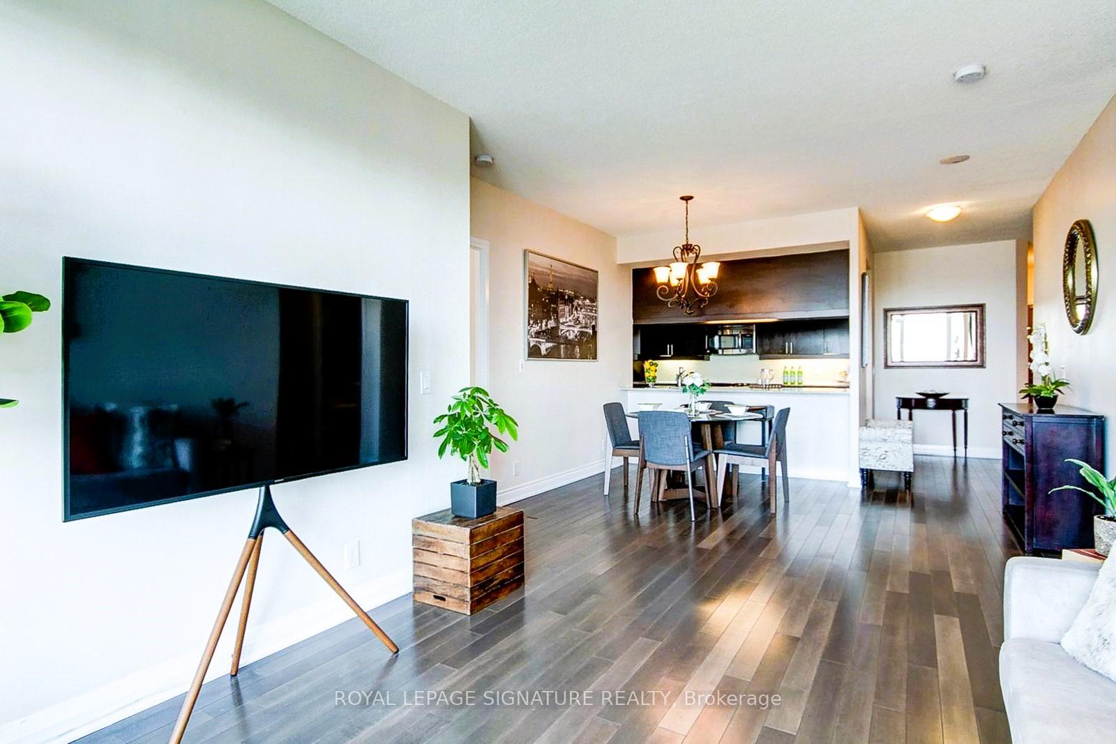 3 Bedrooms Condo at 1055 Southdown, Mississauga For sale