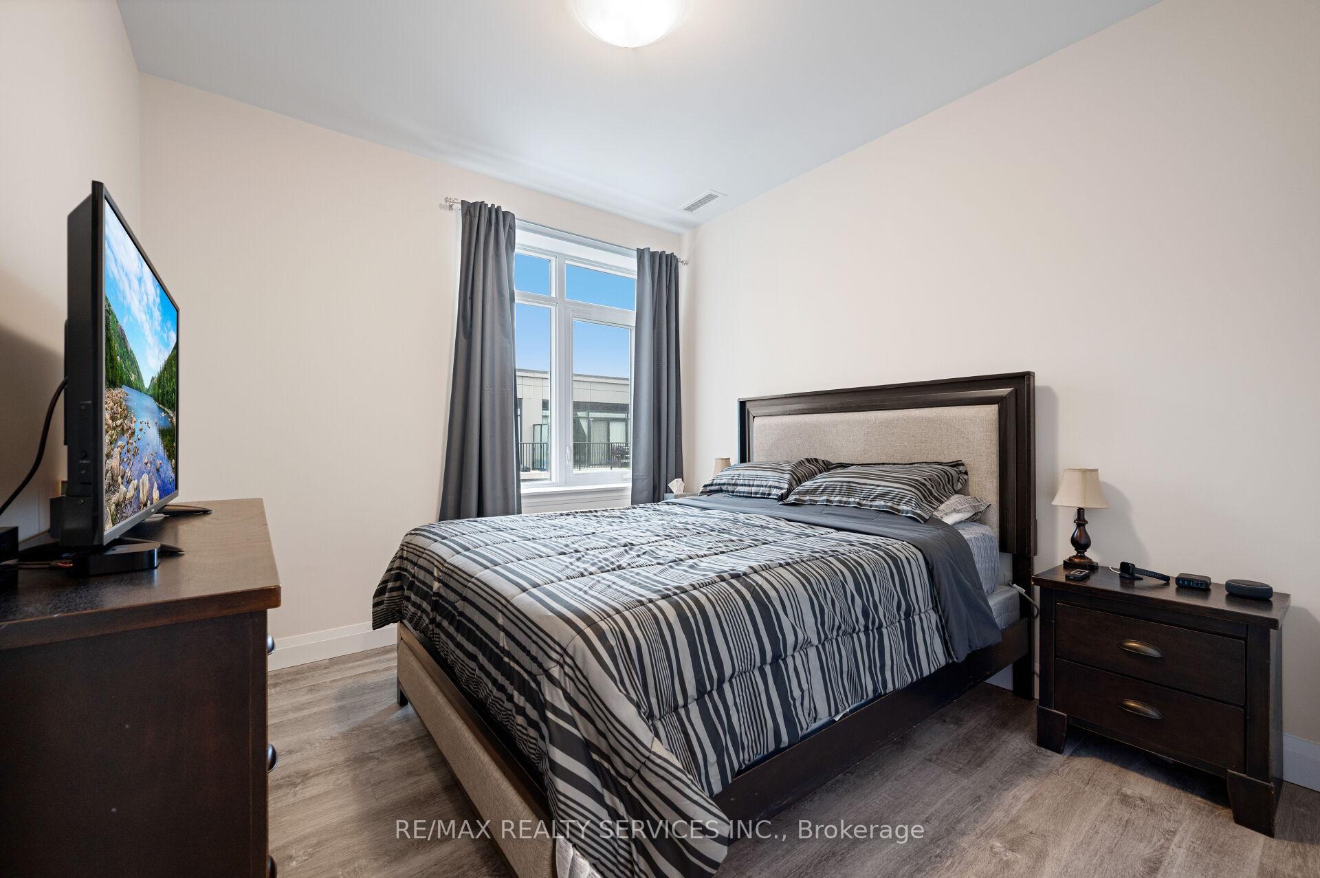2 Bedrooms Condo at 1 Redfern, Hamilton For sale