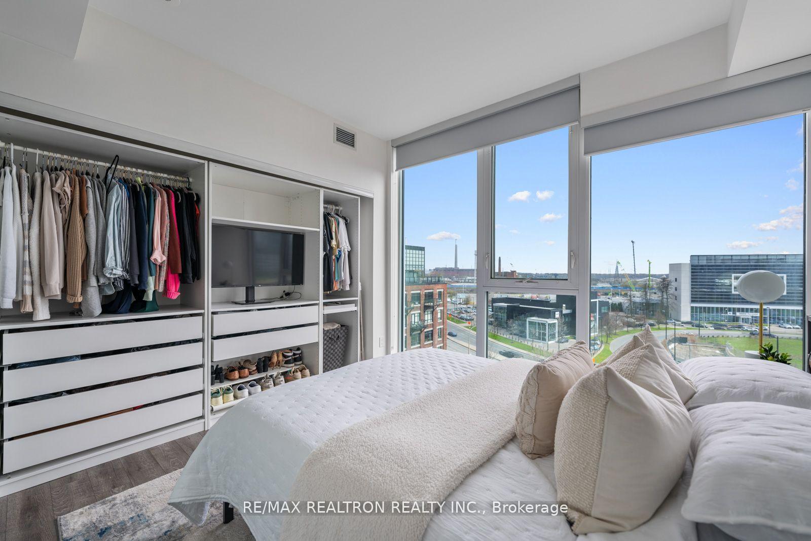 3 Bedrooms Condo at 25 Baseball, Toronto For sale