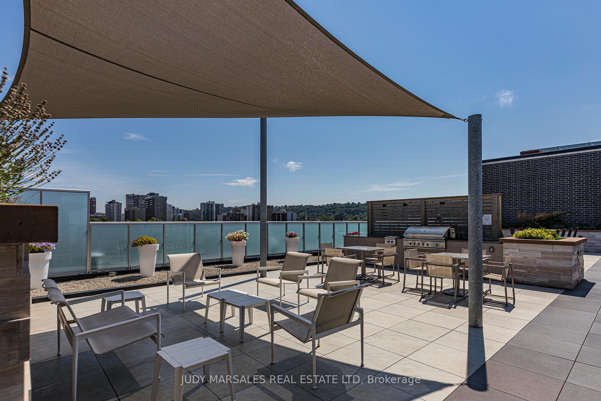 2 Bedrooms Condo at 101 Locke,  Hamilton For sale