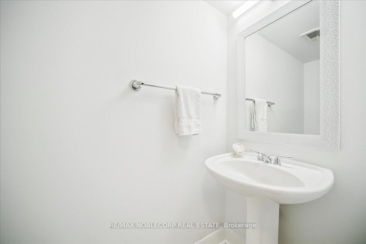 2 Bedrooms Condo at 415 Jarvis, Toronto For sale