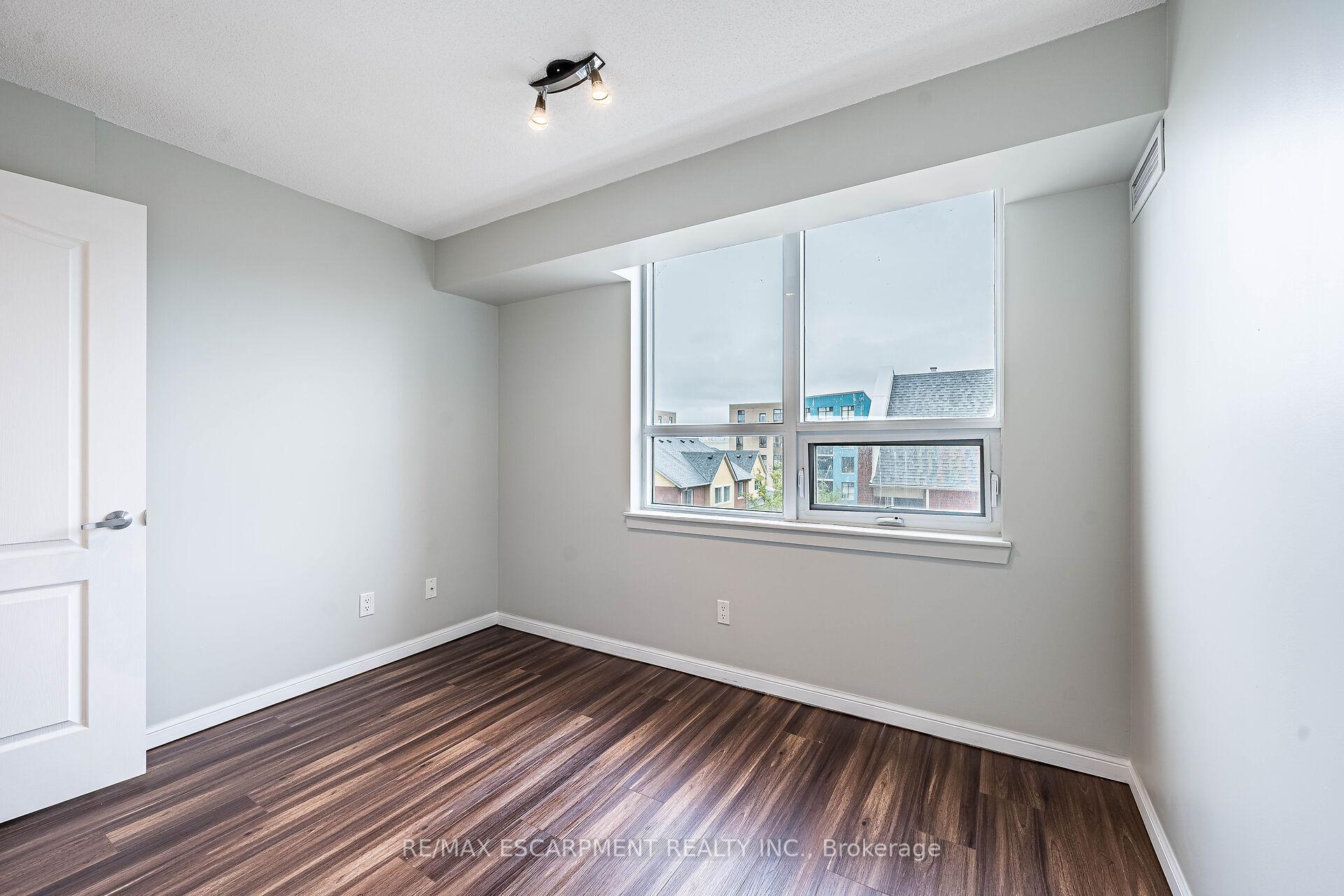 2 Bedrooms Condo at 4 Elsinore, Toronto For sale