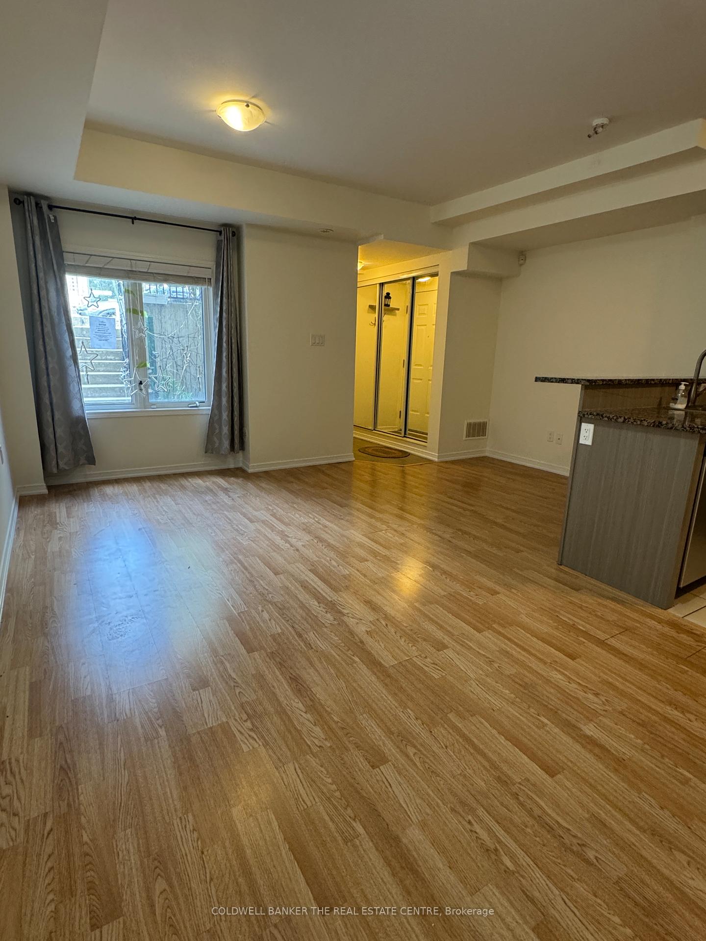 3 Bedrooms Condo at 19 Coneflower, Toronto For sale