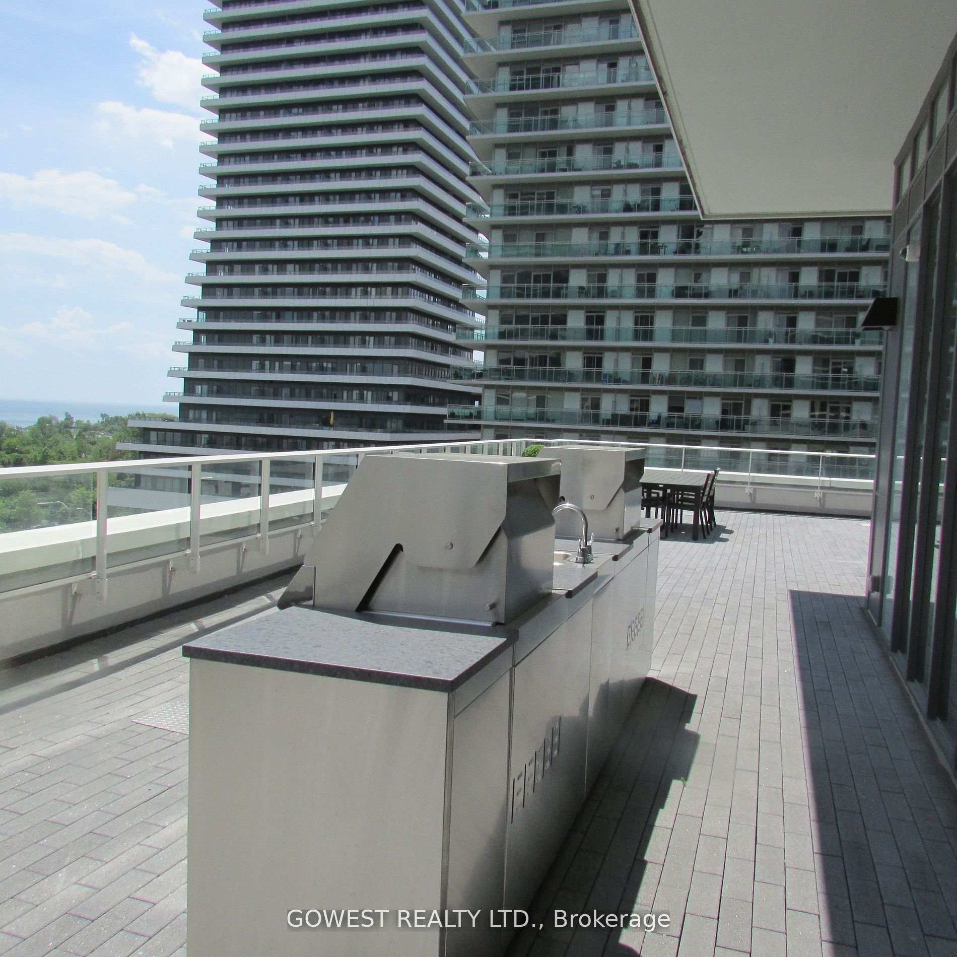 2 Bedrooms Condo at 70 Annie Craig,  Toronto For sale