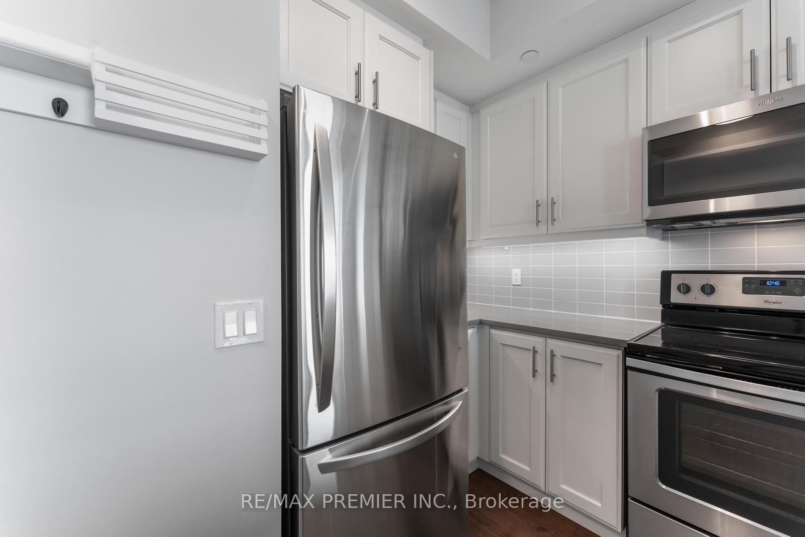 2 Bedrooms Condo at 15 Zorra,  Toronto For sale