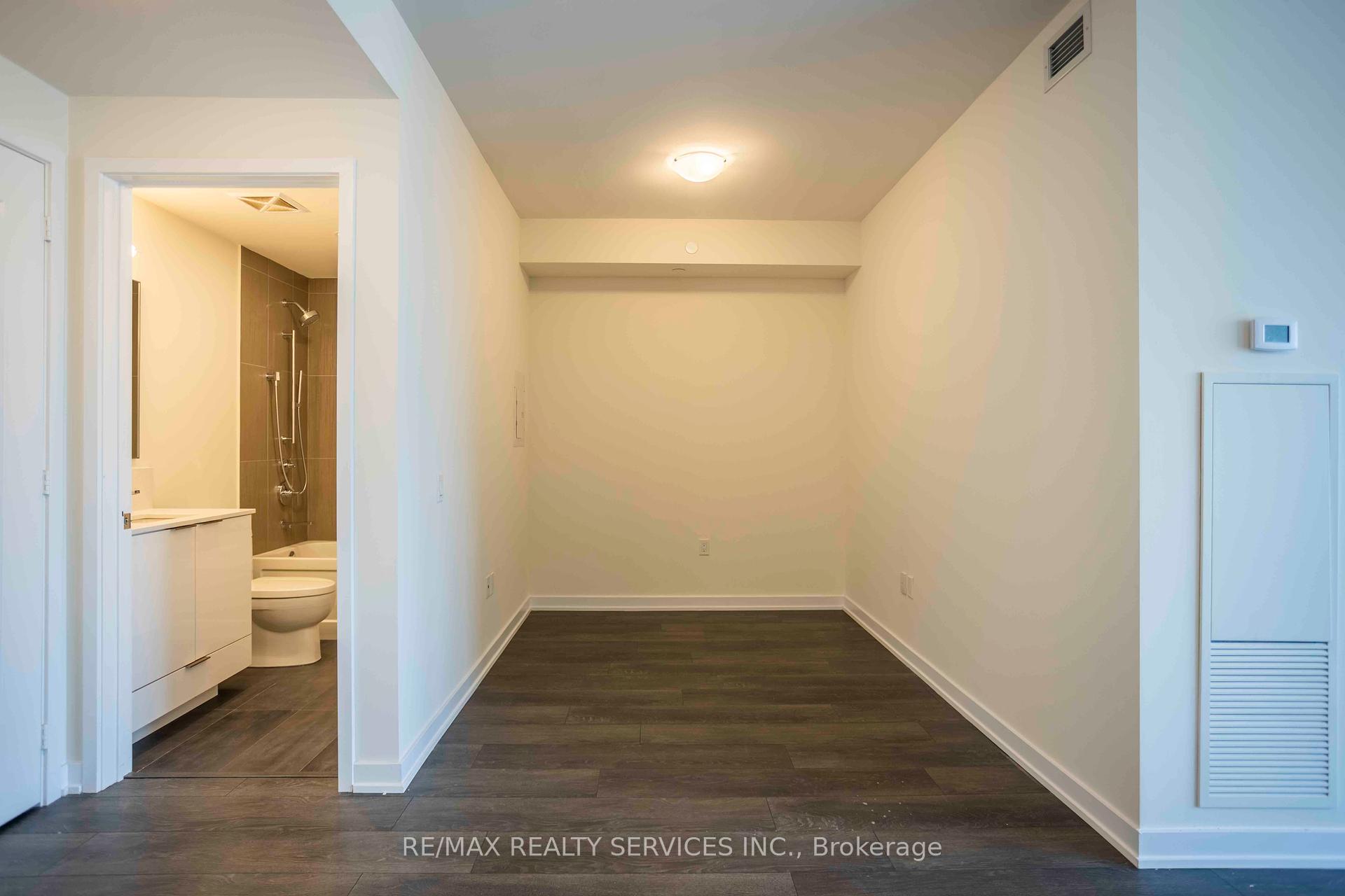 2 Bedrooms Condo at 28 Freeland, Toronto For sale
