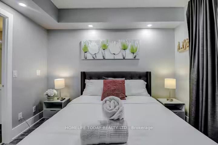 3 Bedrooms Condo at 300 Front, Toronto For sale