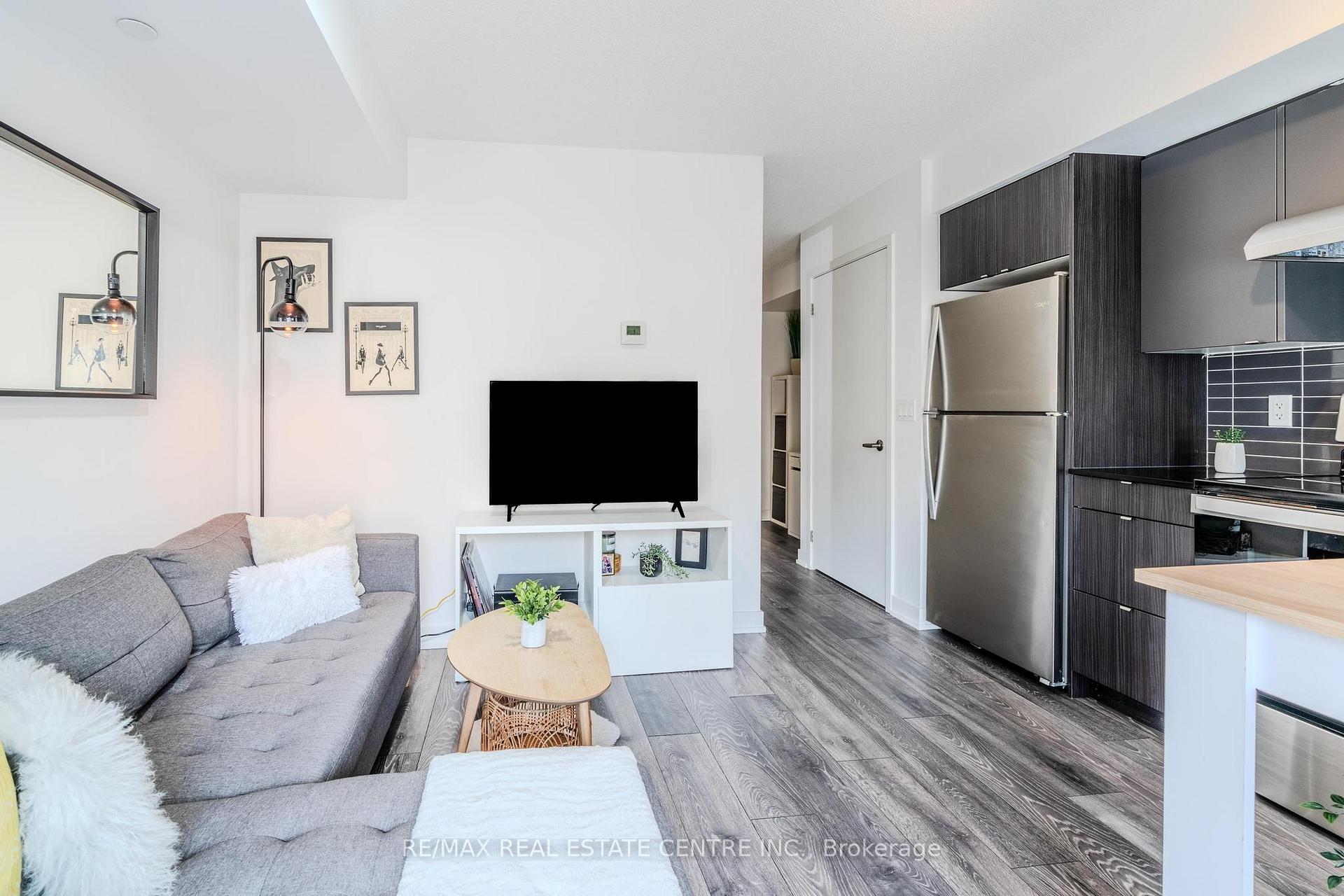 1 Bedroom Condo at 1119 Cooke, Burlington For sale