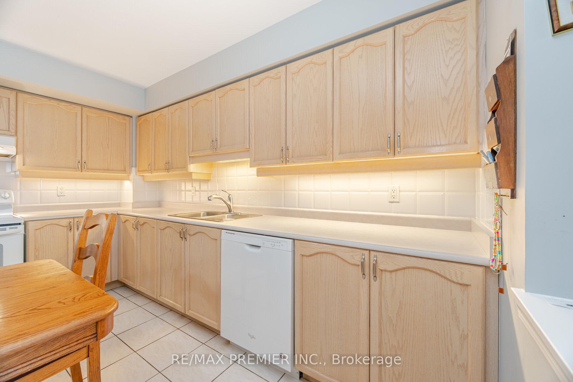 1 Bedroom Condo at 2502 Rutherford,  Vaughan For sale