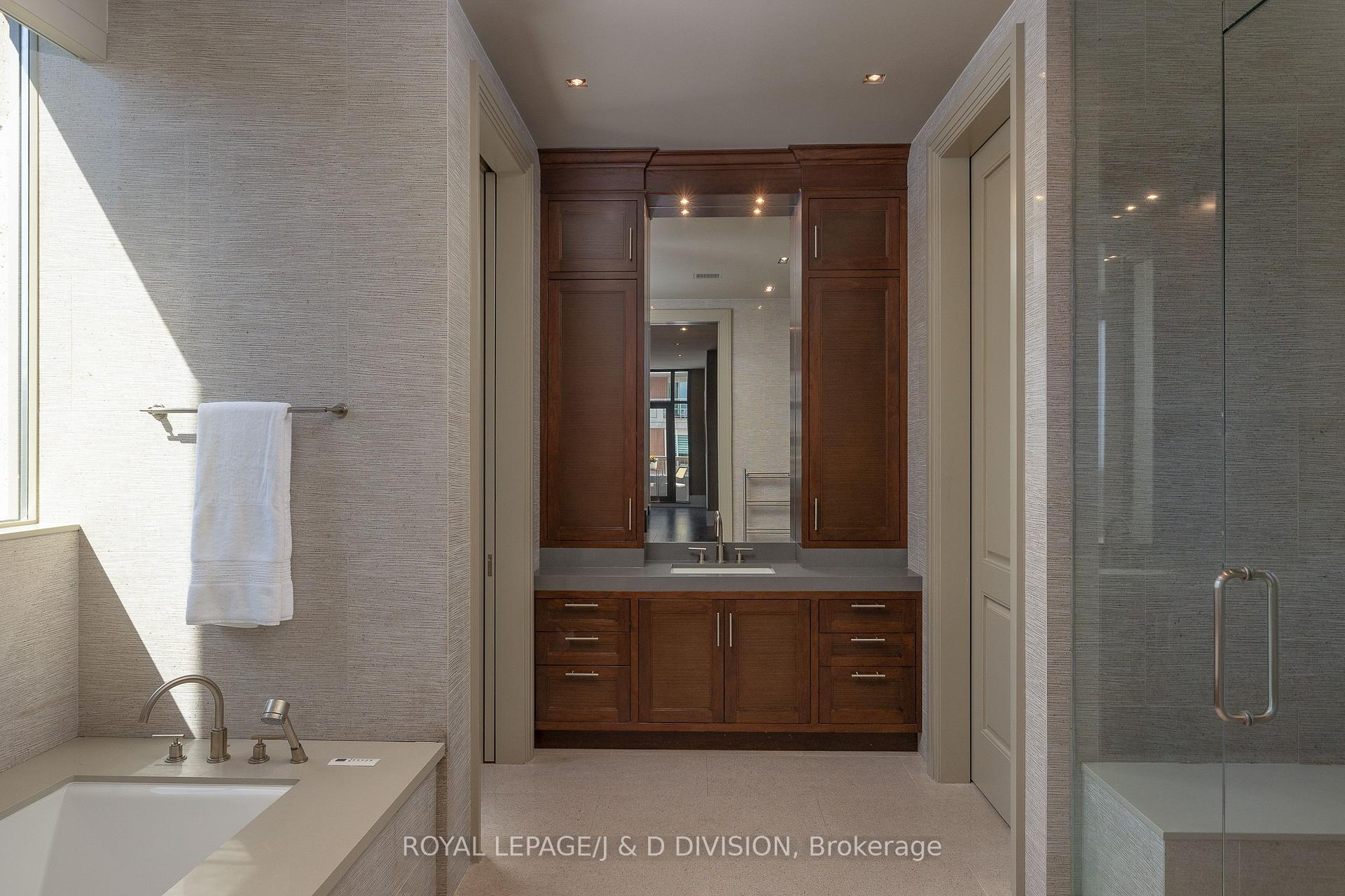 3 Bedrooms Condo at 68 Yorkville,  Toronto For sale