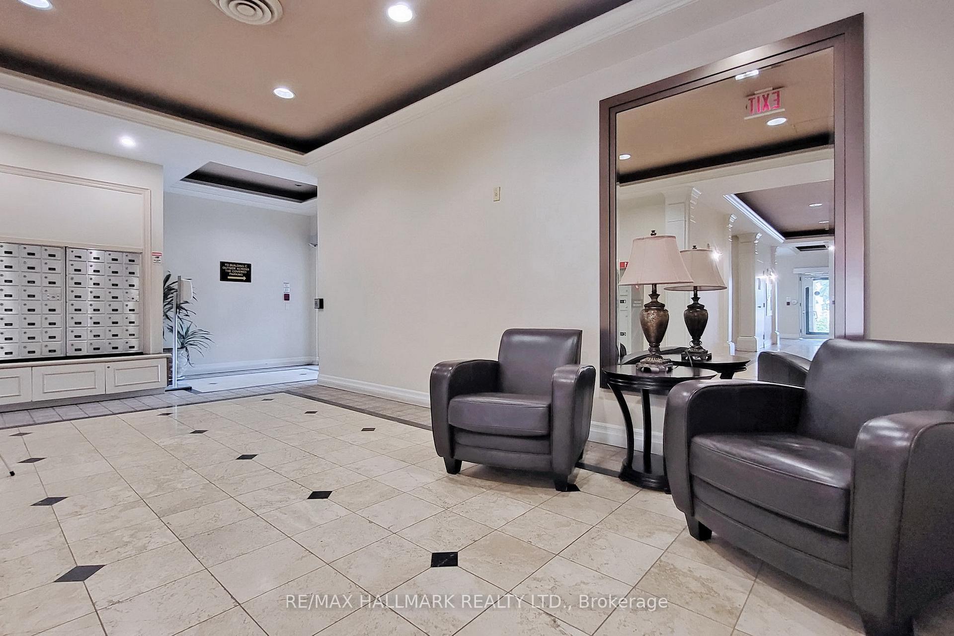 3 Bedrooms Condo at 121 Woodbridge, Vaughan For sale