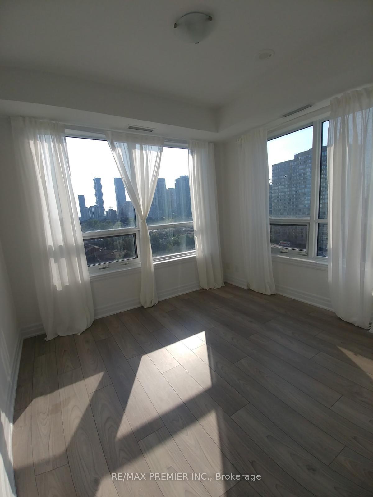 2 Bedrooms Condo at 36 Elm,  Mississauga For sale