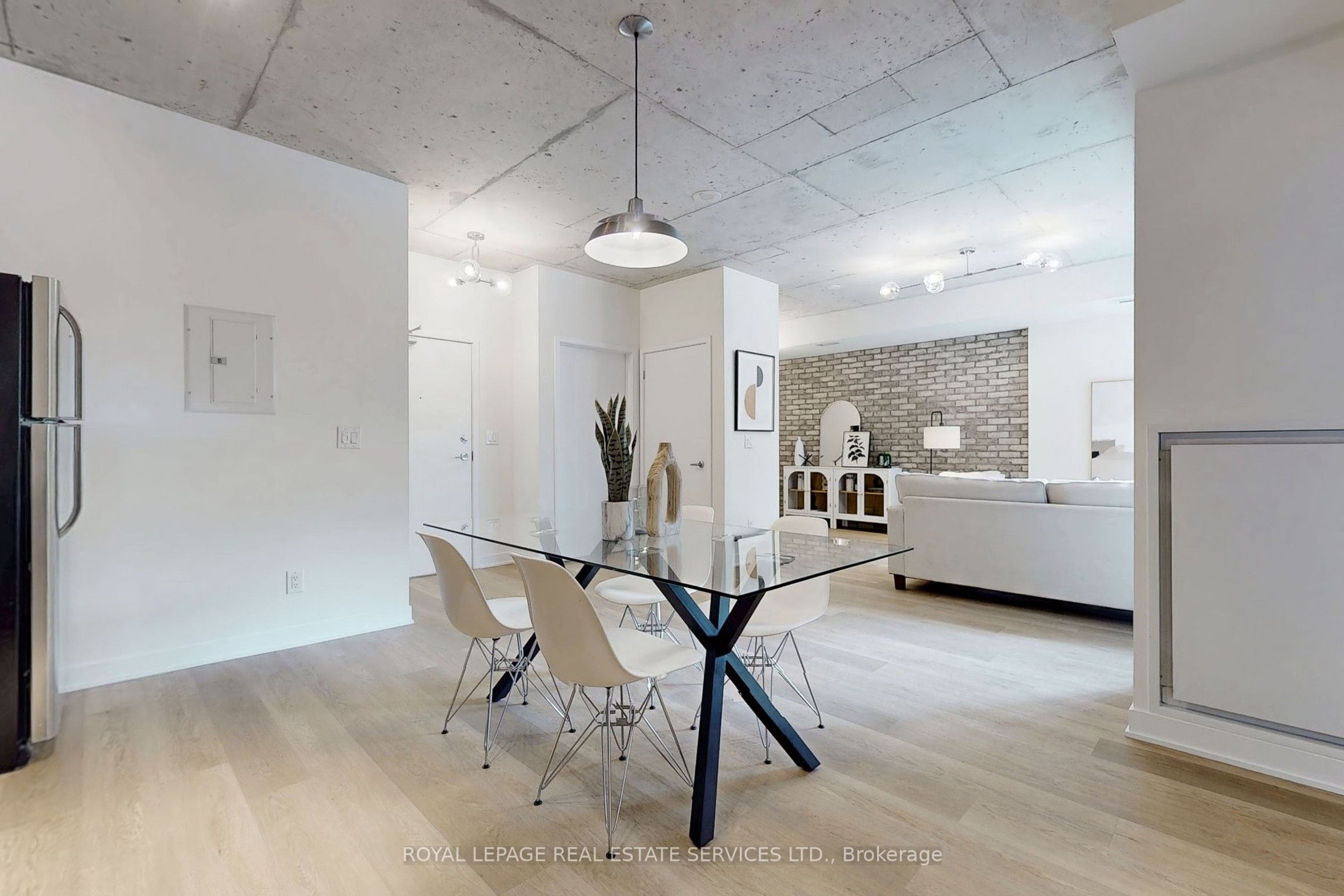 400 Wellington Street W, #507