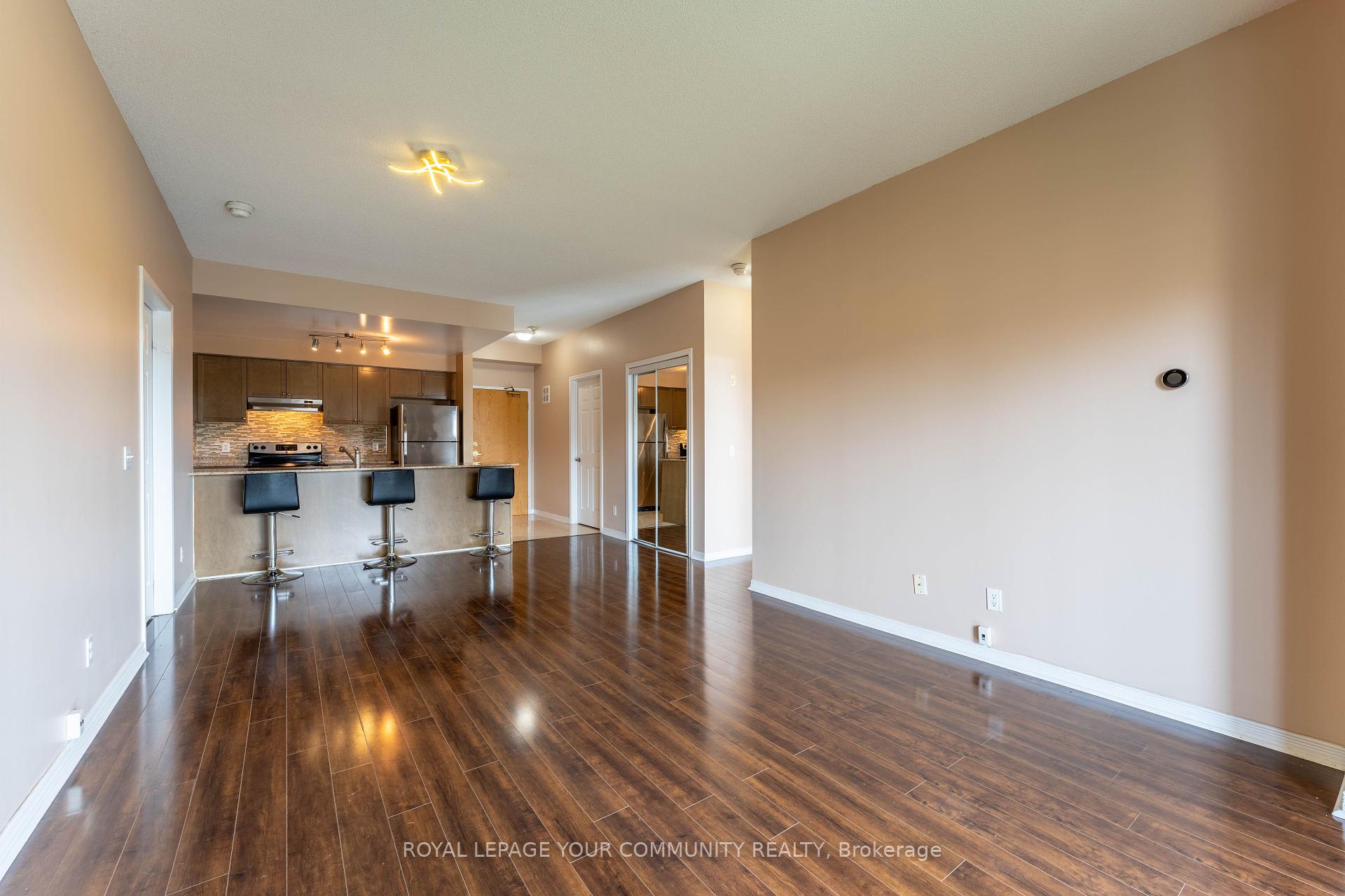 3 Bedrooms Condo at 1 Maison Parc, Vaughan For sale