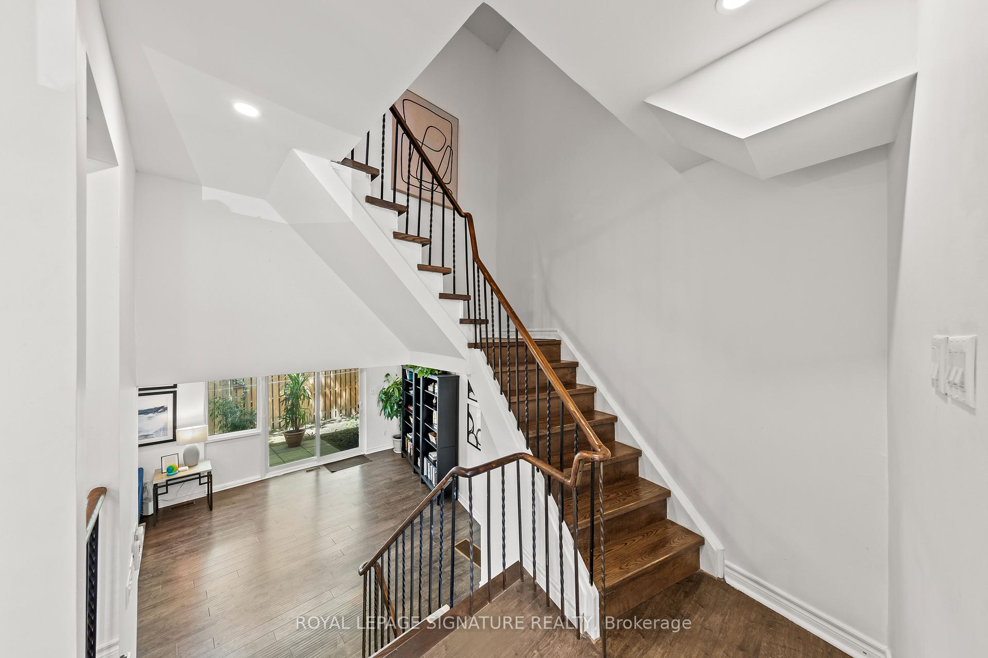 4 Bedrooms Condo at 109 Jenny Wrenway, Toronto For sale