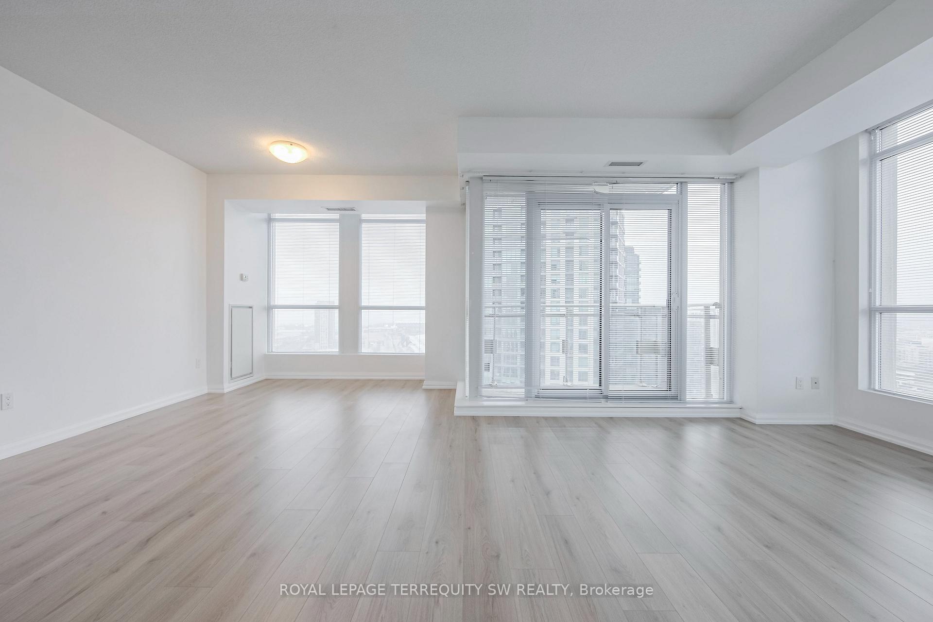 3 Bedrooms Condo at 628 Fleet, Toronto For sale
