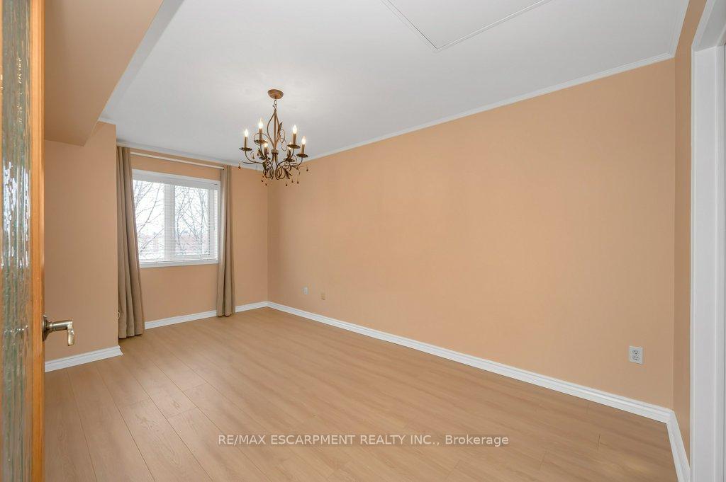 3 Bedrooms Condo at 101 Bristol, Mississauga For sale