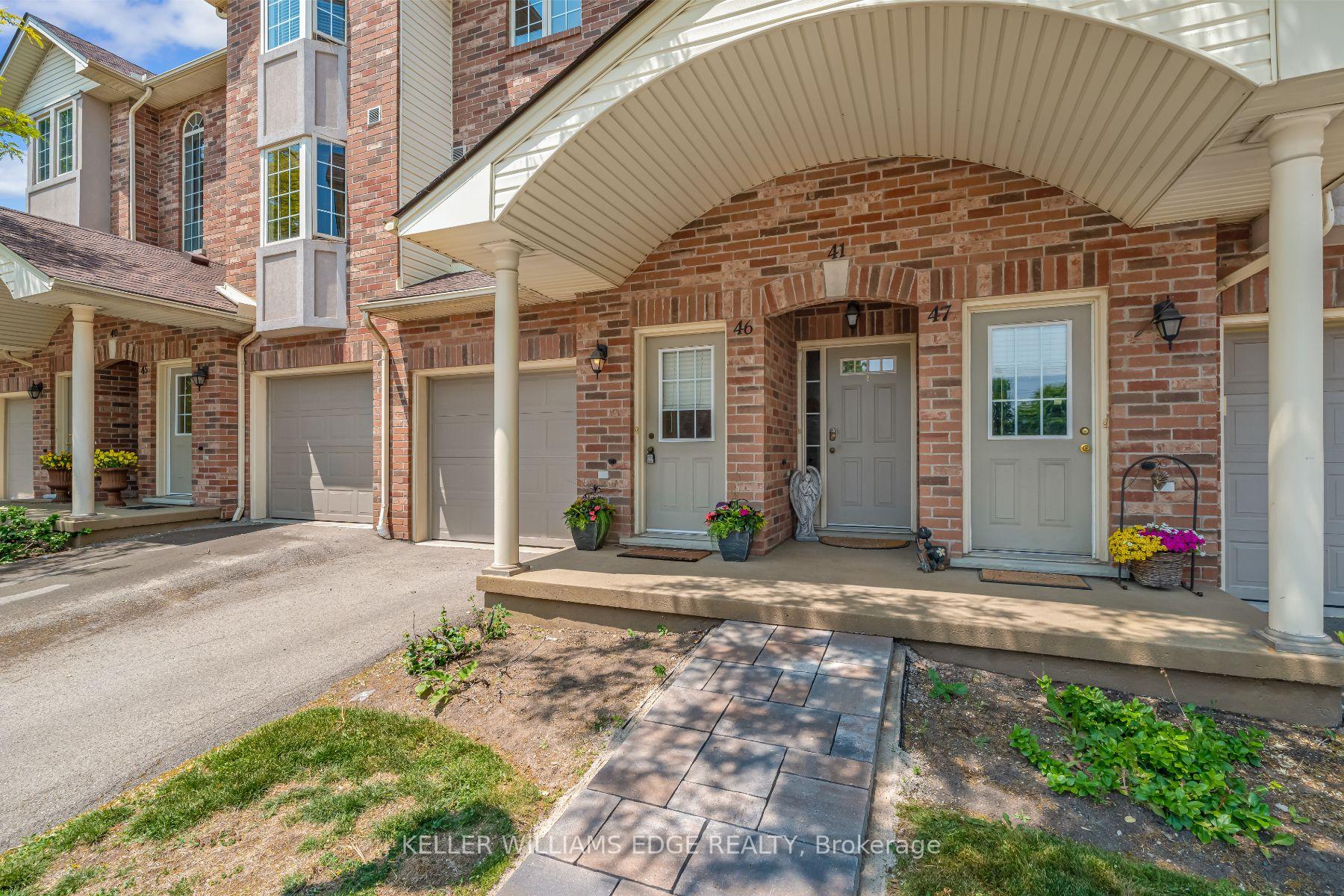 2 Bedrooms Condo at 4045 Upper Middle, Burlington For sale