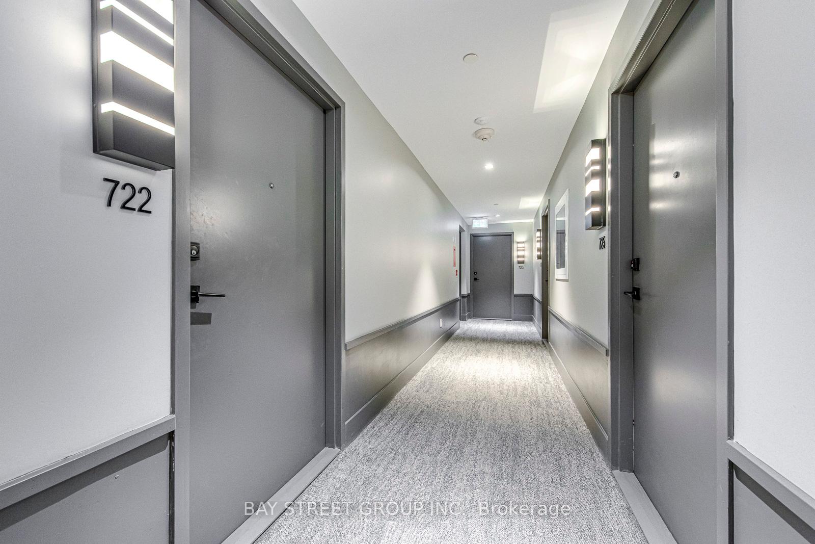 2 Bedrooms Condo at 2485 Taunton, Oakville For sale