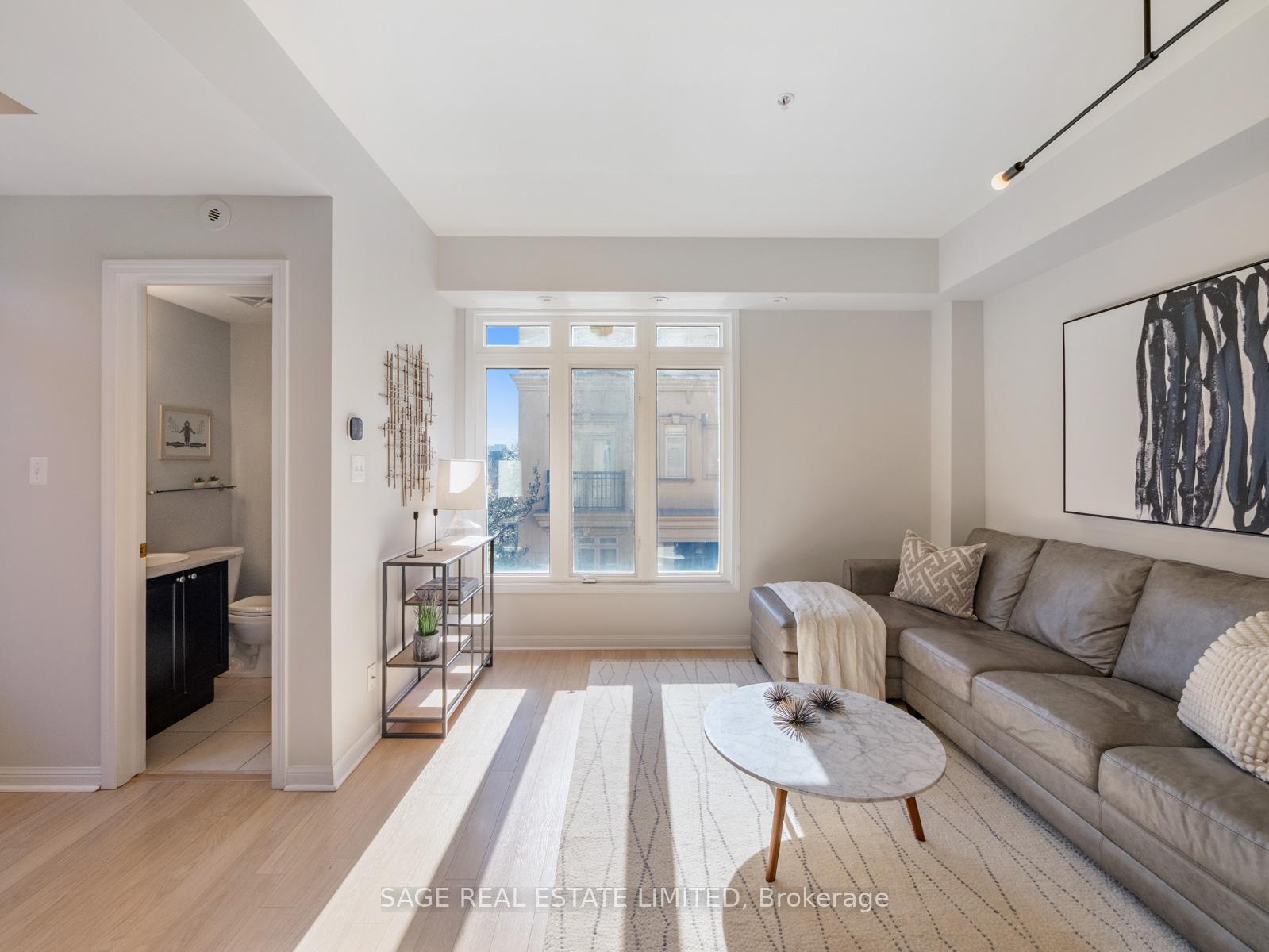 2 Bedrooms Condo at 78 Carr, Toronto For sale