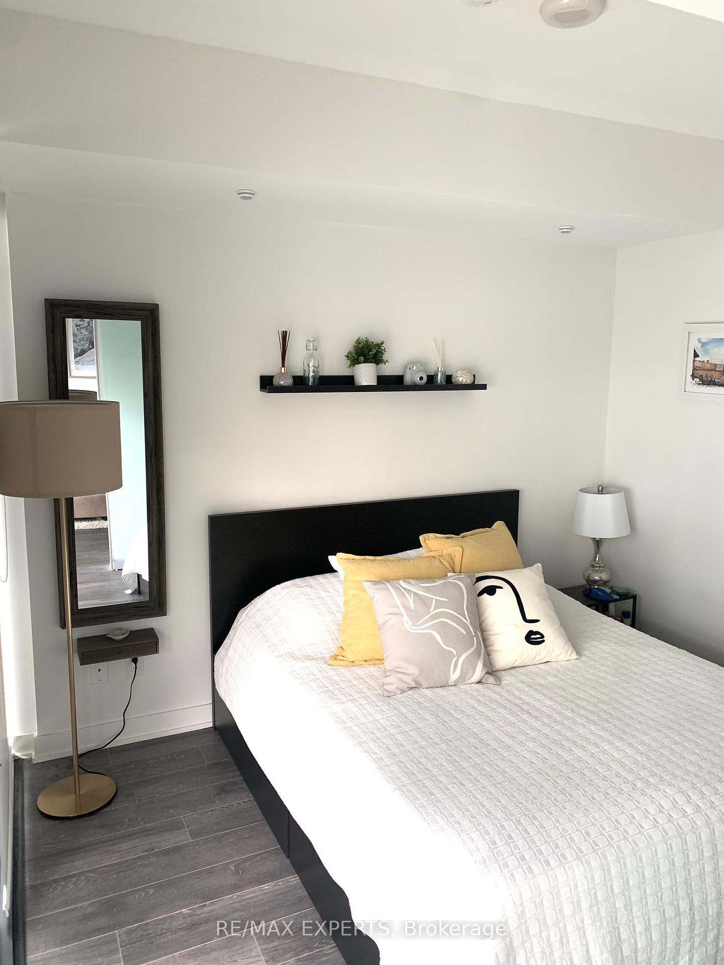 1 Bedroom Condo at 185 Roehampton, Toronto For sale