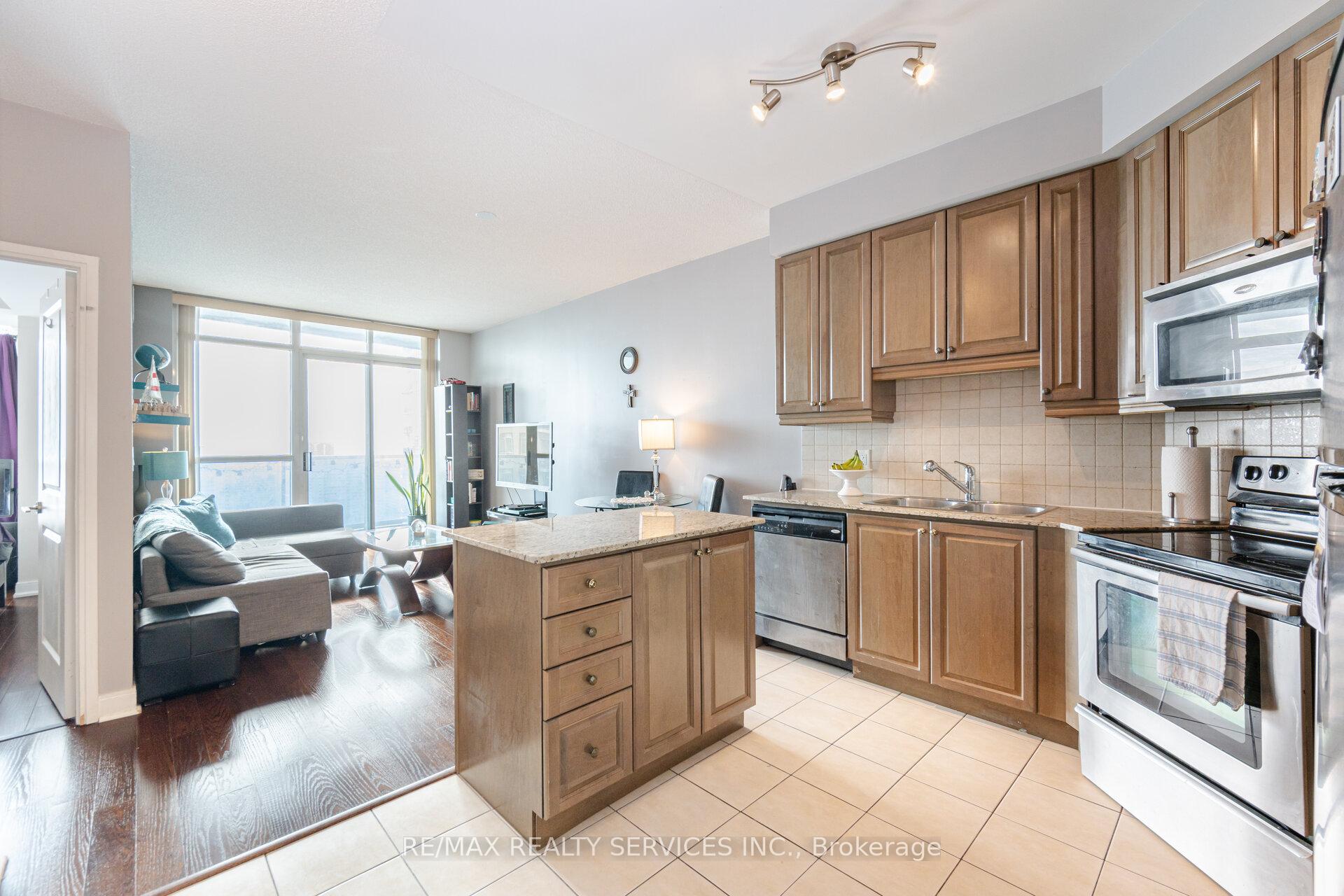 2 Bedrooms Condo at 80 Absolute,  Mississauga For sale