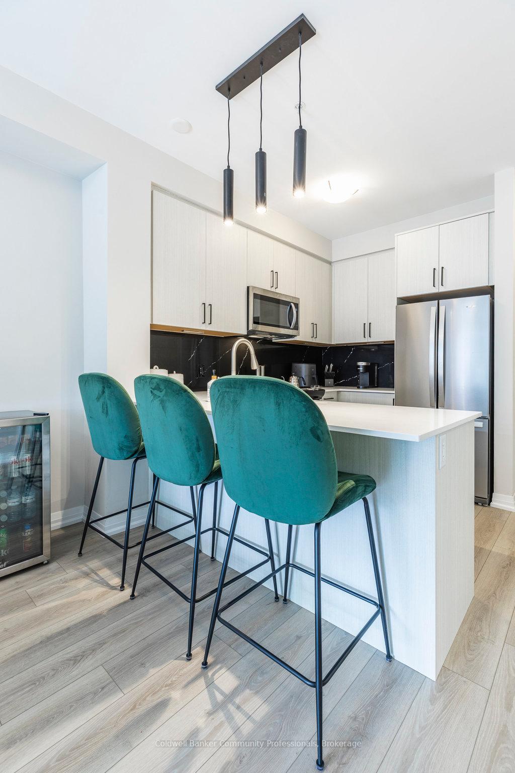 #208 – 120 Springvalley Crescent, Hamilton, ON L9C 0G2