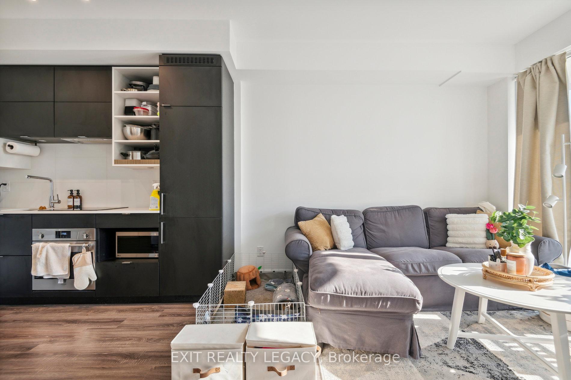 2 Bedrooms Condo at 20 Edward,  Toronto For sale