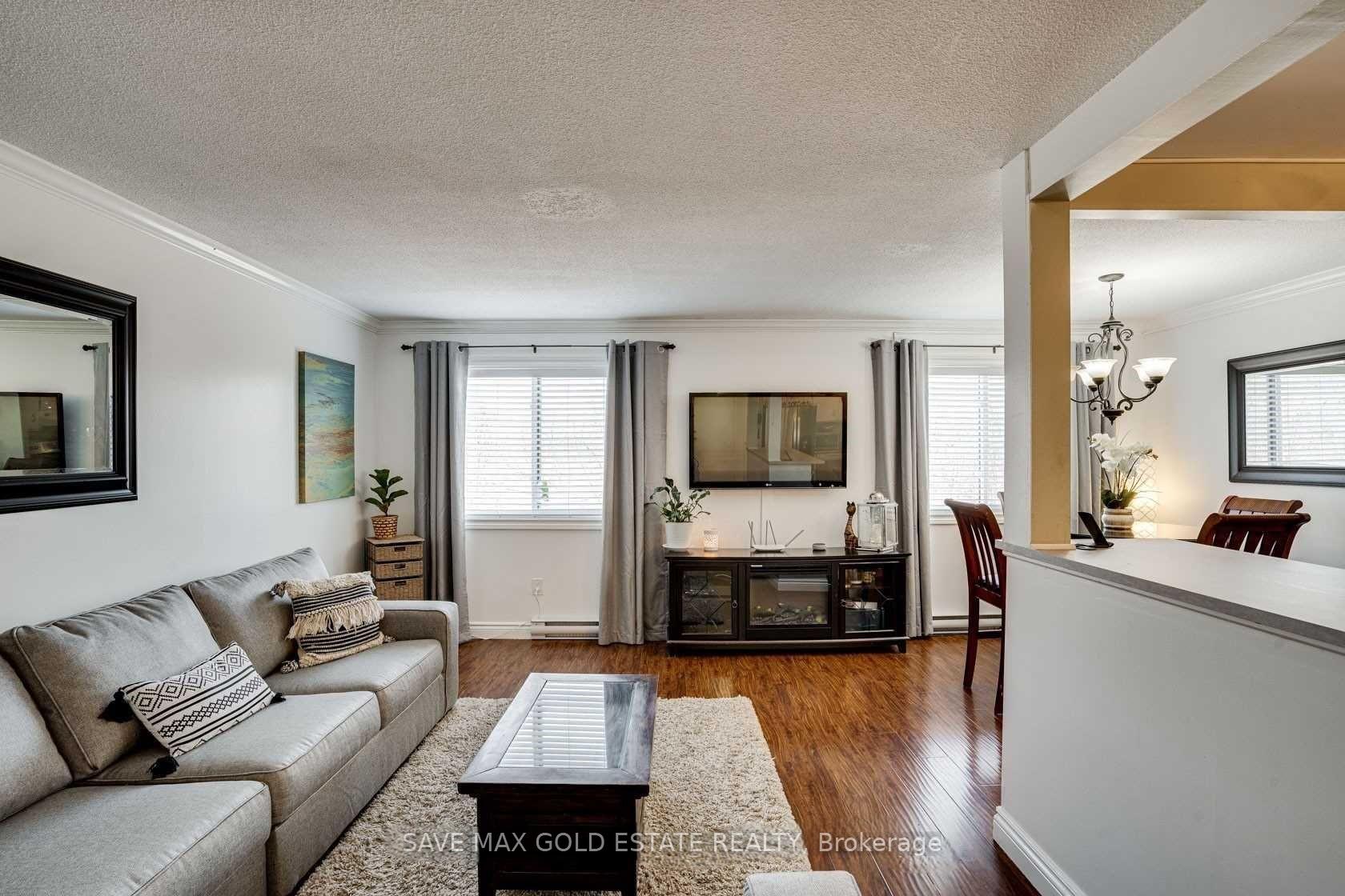 4 Bedrooms Condo at 1066 FALGARWOOD, Oakville For sale