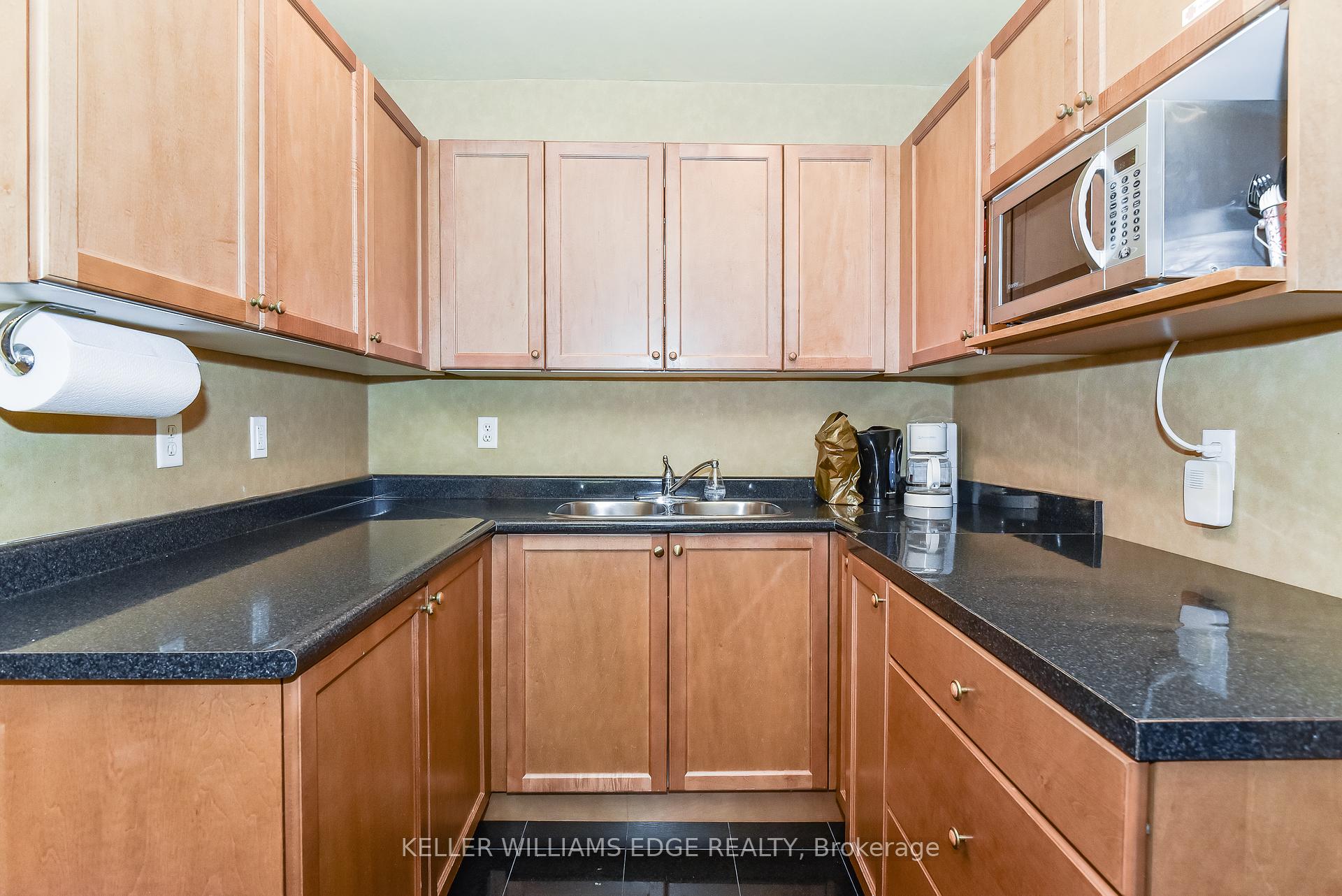 2 Bedrooms Condo at 2085 Amherst Heights,  Burlington For sale