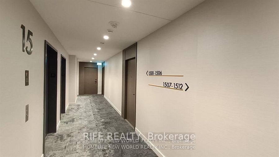 3 Bedrooms Condo at 15 Holmes, Toronto For sale