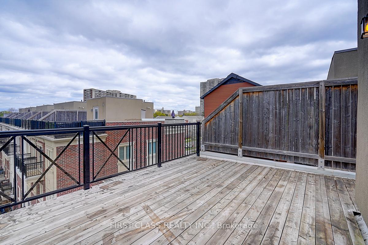 3 Bedrooms Condo at 17 Coneflower,  Toronto For sale