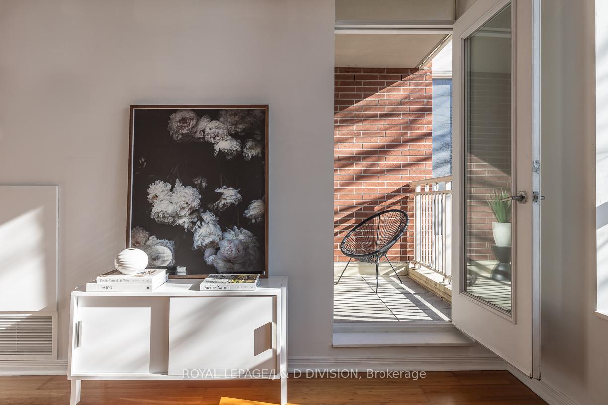 1 Bedroom Condo at 485 Rosewell,  Toronto For sale