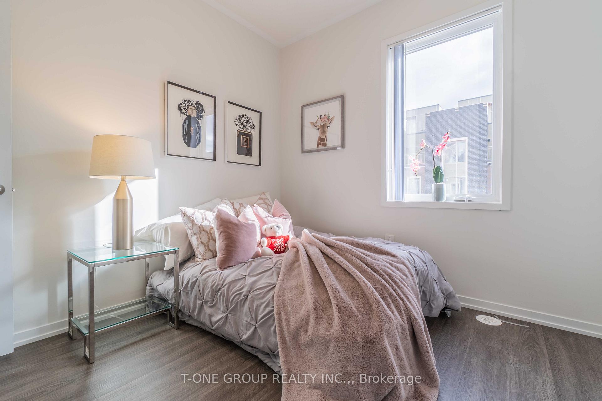 3 Bedrooms Condo at 10 Almond Blossom, Vaughan For sale