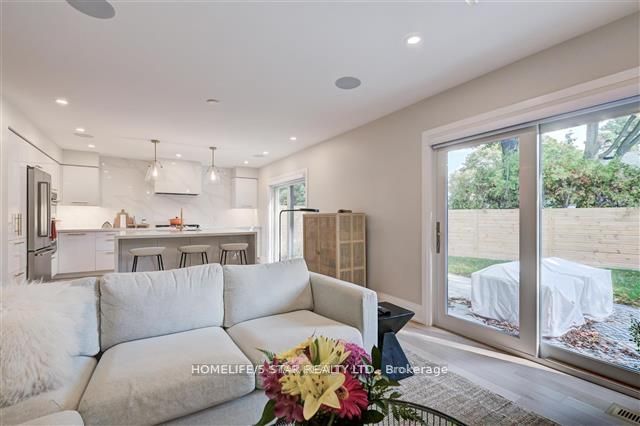 7 KINGSBOROUGH Crescent