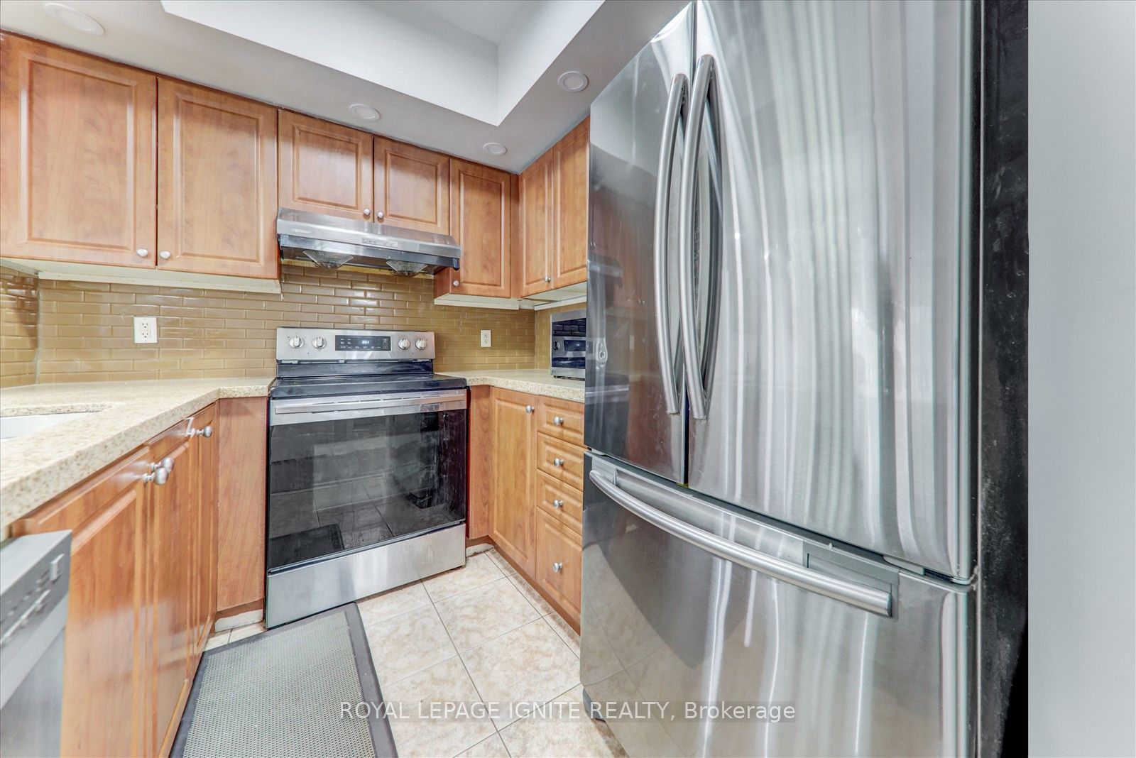 3035 Finch Avenue, #2013