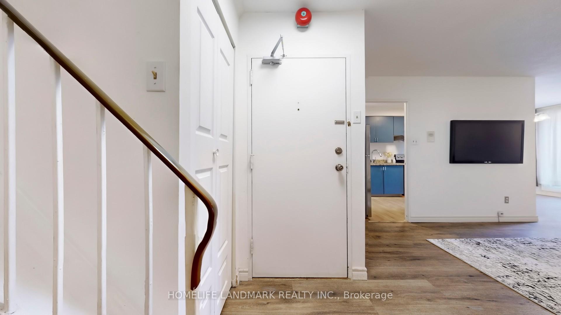 3 Bedrooms Condo at 1395 Williamsport, Mississauga For sale
